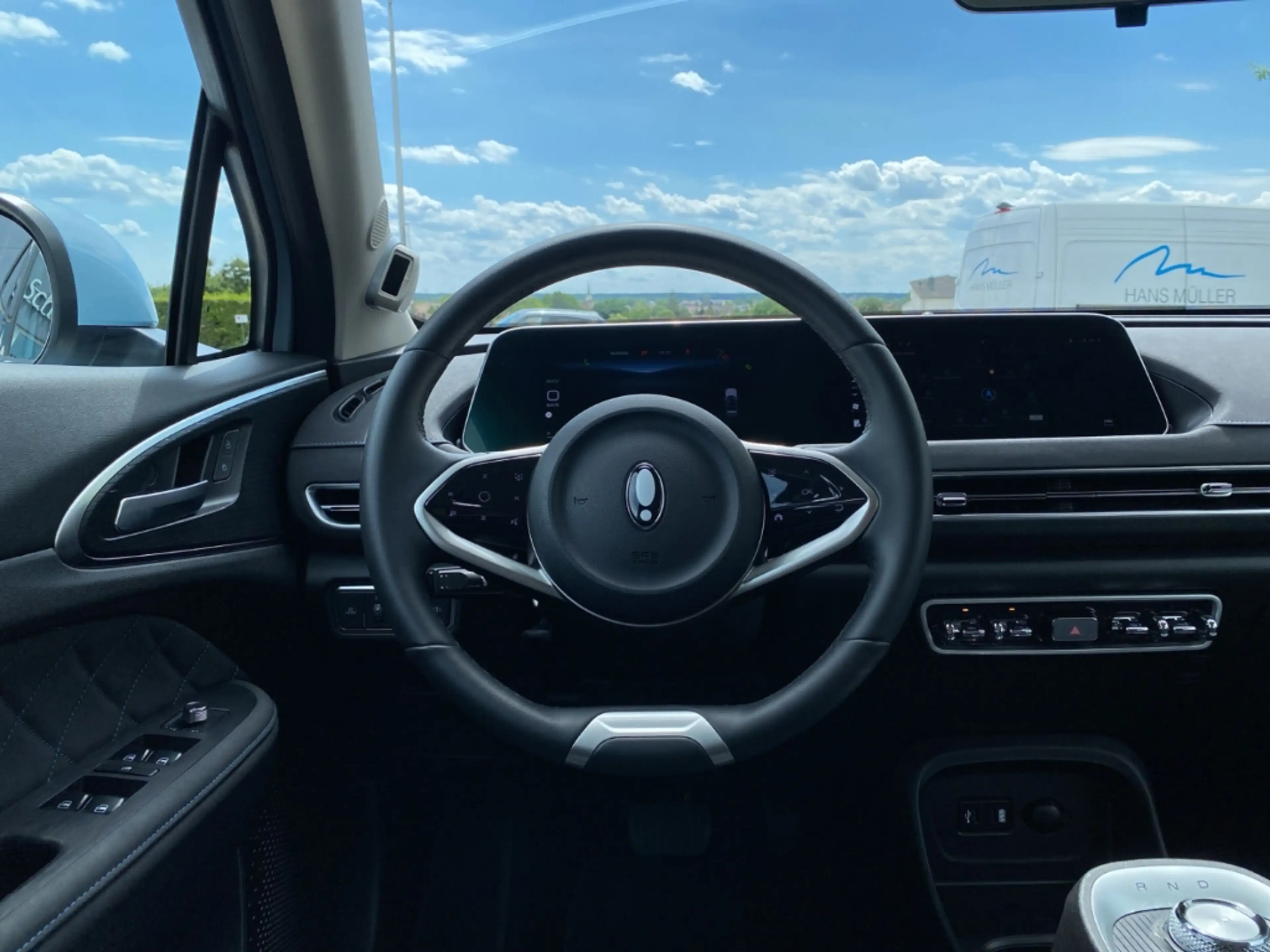 GWM ORA 03 300 Basis 48 kWh Navi 360 Kamera LED DAB — photo 11