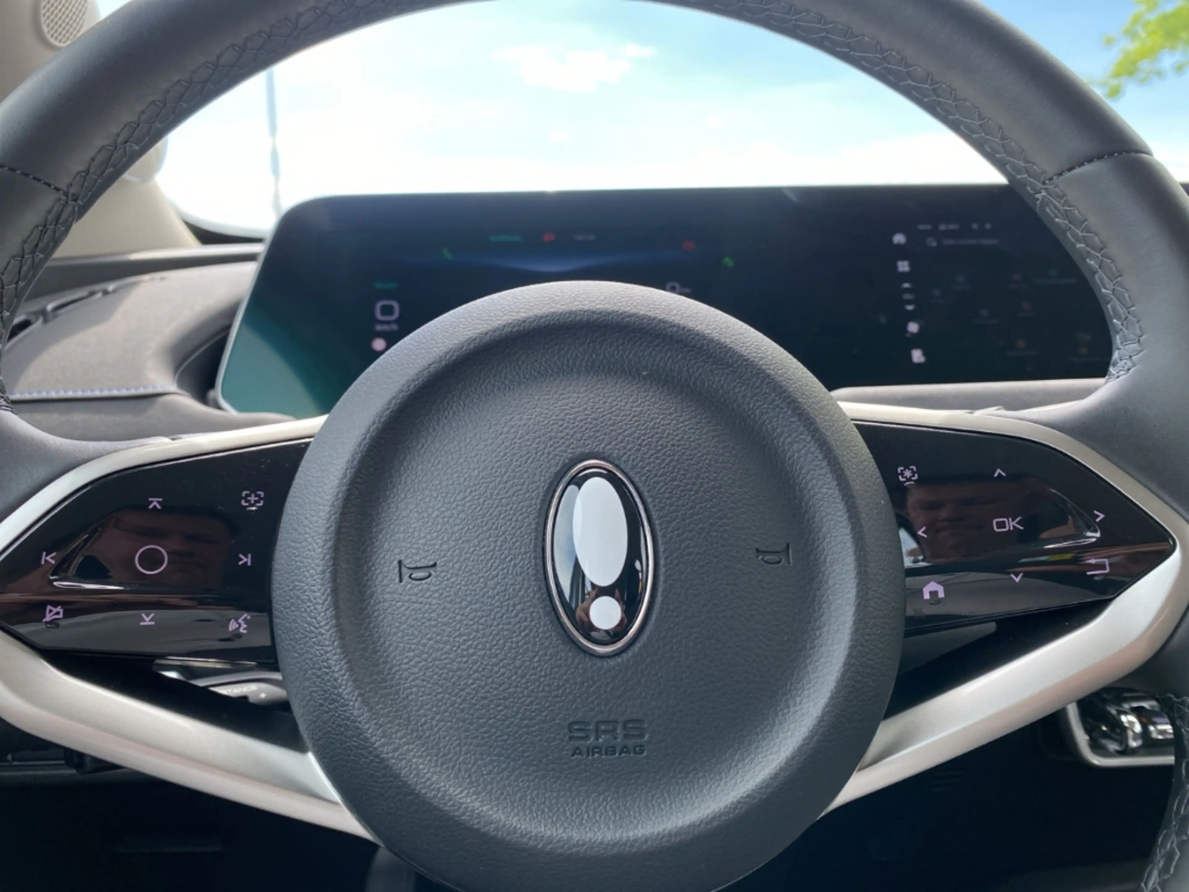 GWM ORA 03 300 Basis 48 kWh Navi 360 Kamera LED DAB — photo 12
