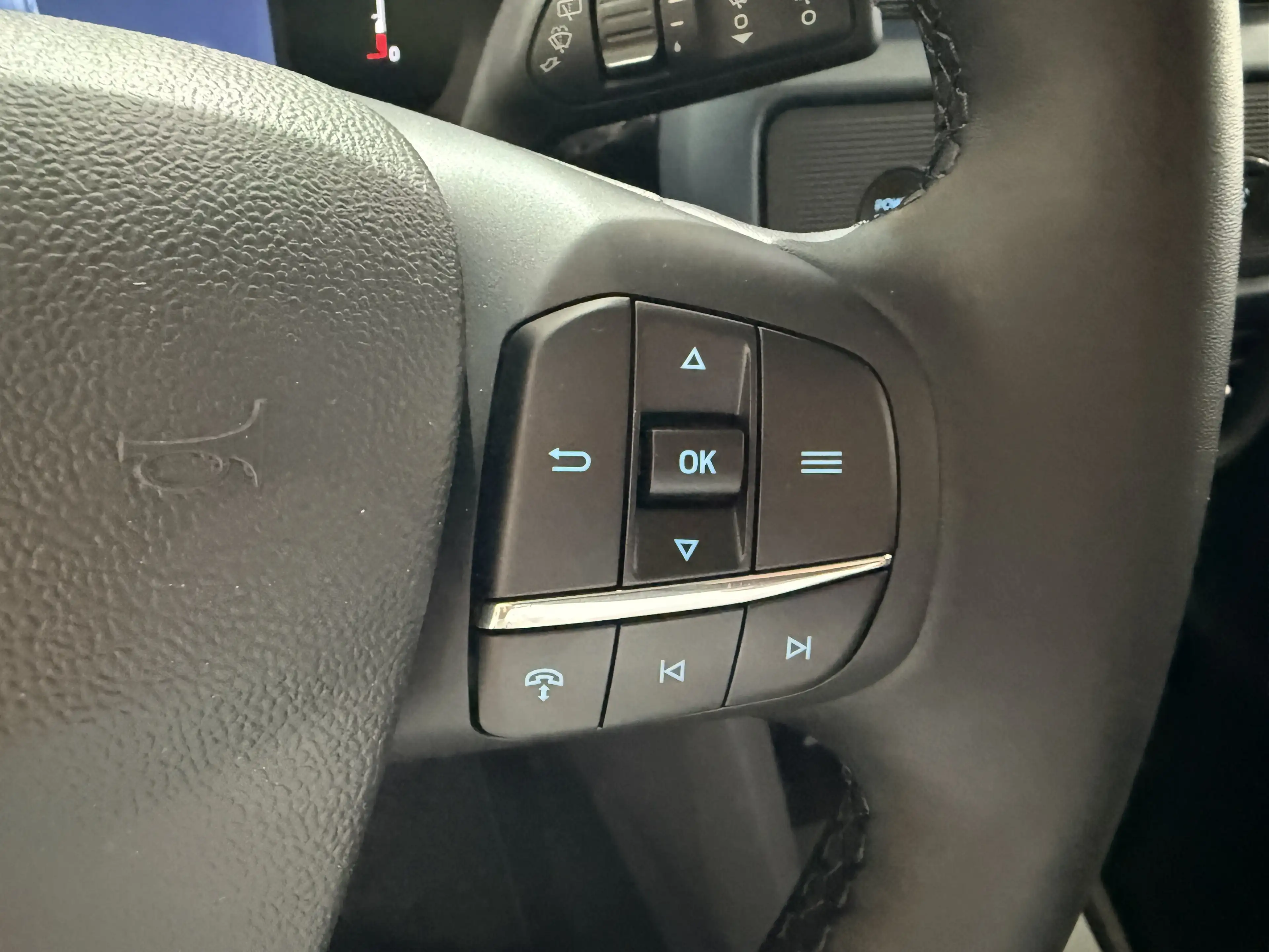 Ford Tourneo Courier Active Automatik / Winter-Paket — photo 14