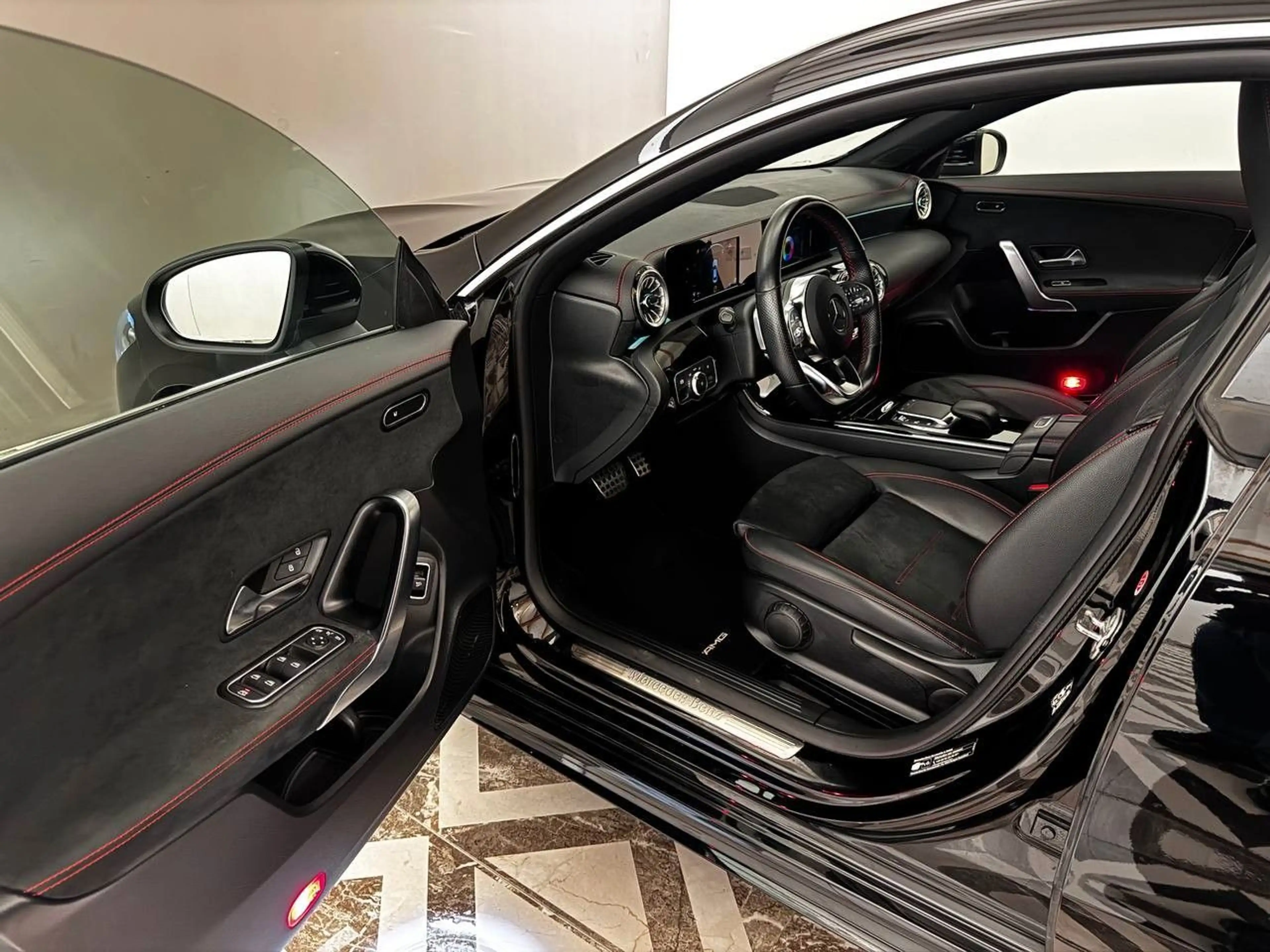 Mercedes-Benz CLA 220 d AMG Line — photo 7