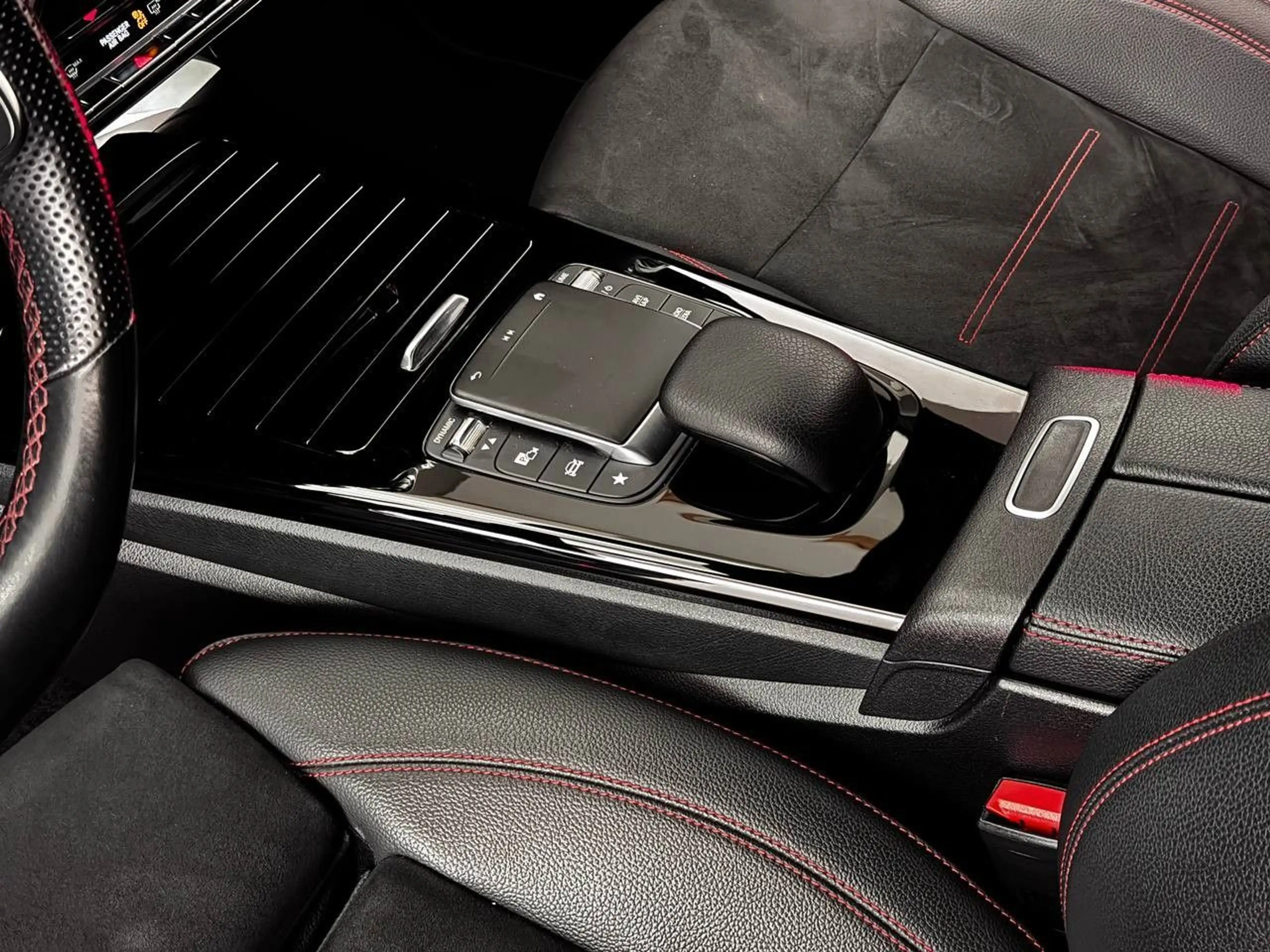 Mercedes-Benz CLA 220 d AMG Line — photo 12