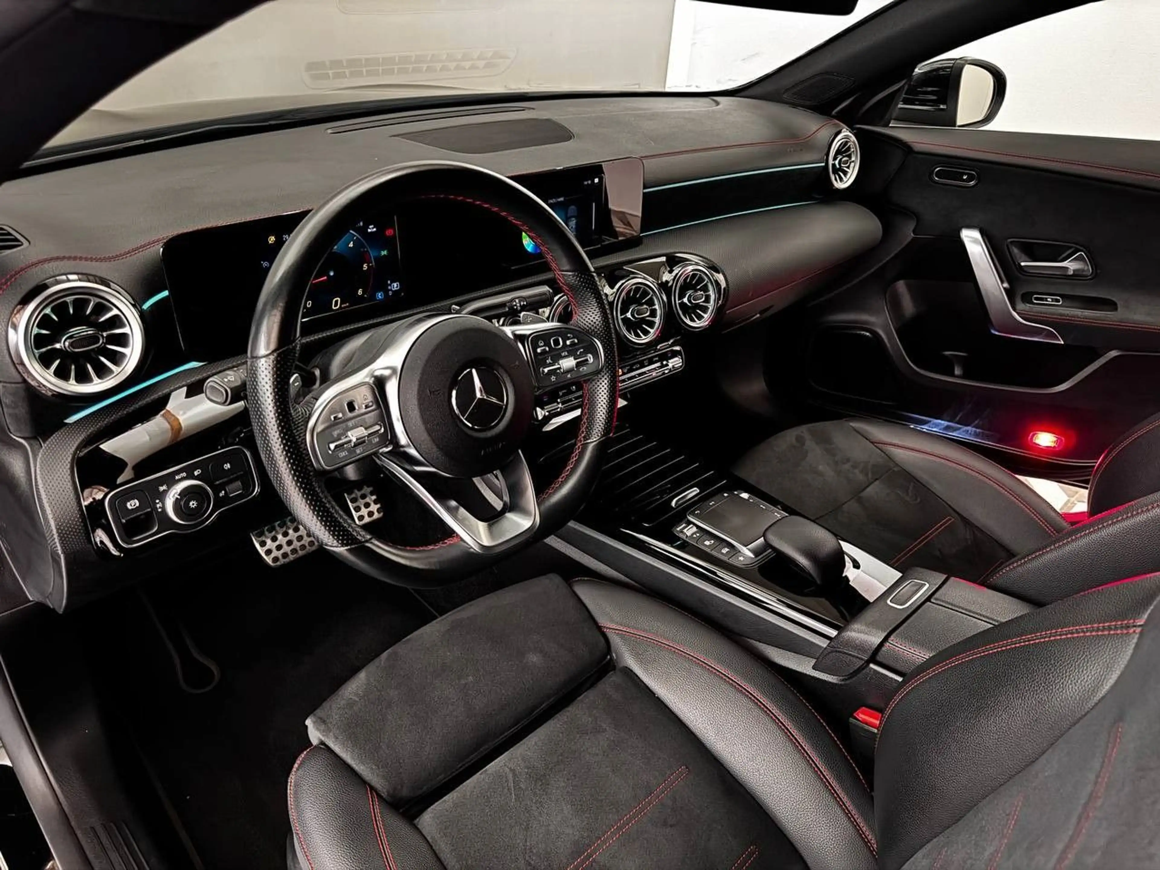 Mercedes-Benz CLA 220 d AMG Line — photo 8