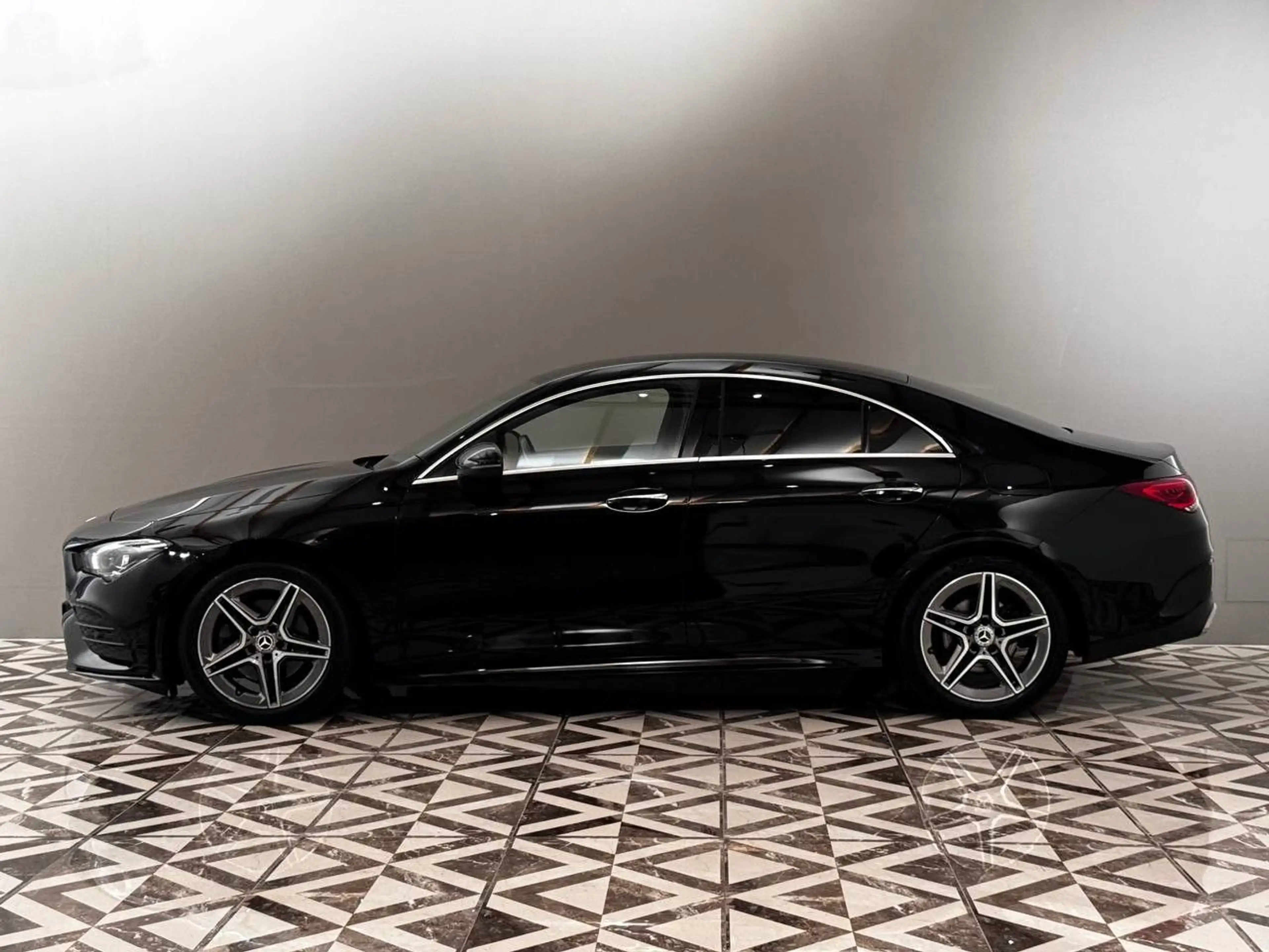 Mercedes-Benz CLA 220 d AMG Line — photo 4