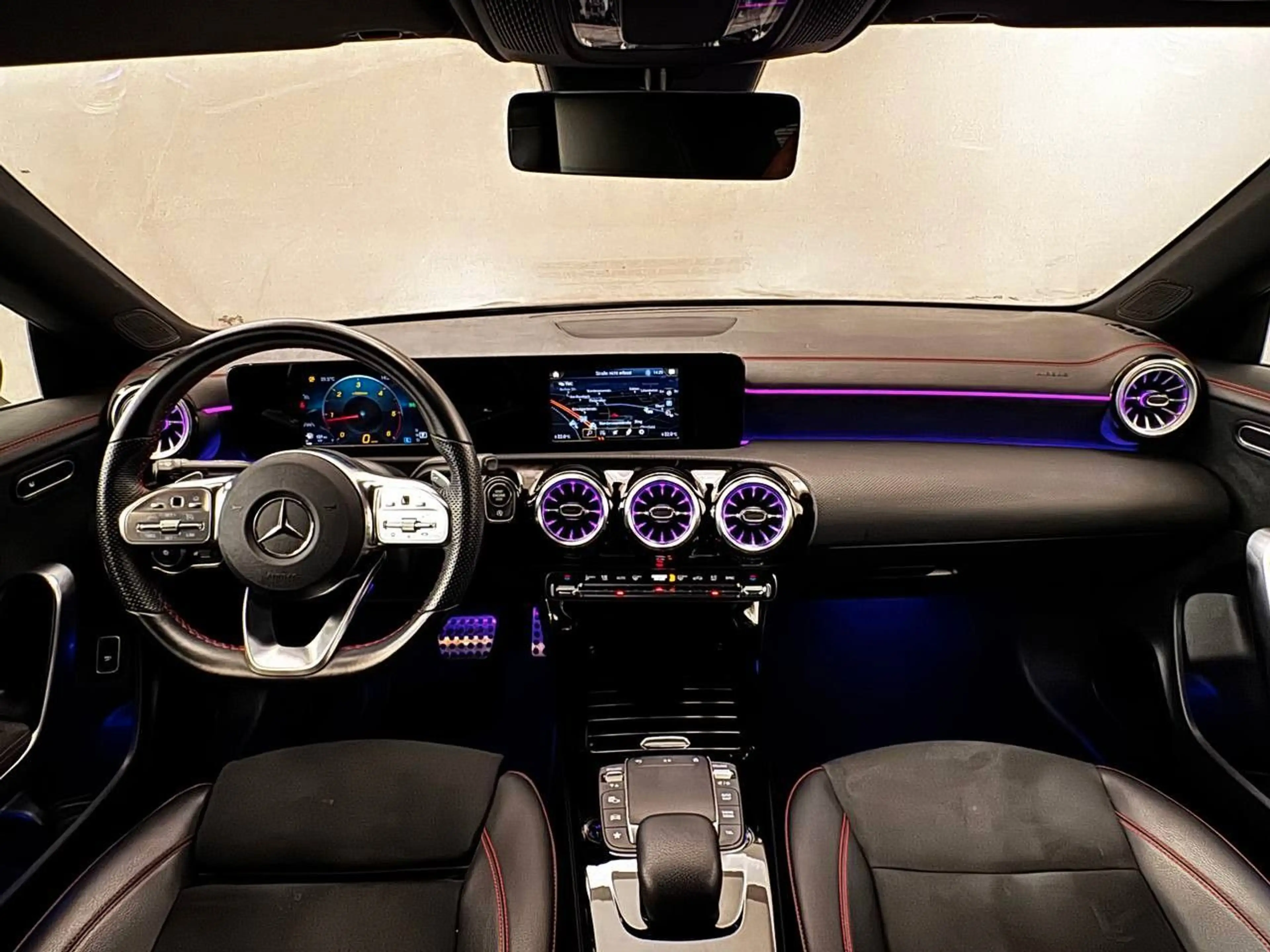 Mercedes-Benz CLA 220 d AMG Line — photo 9