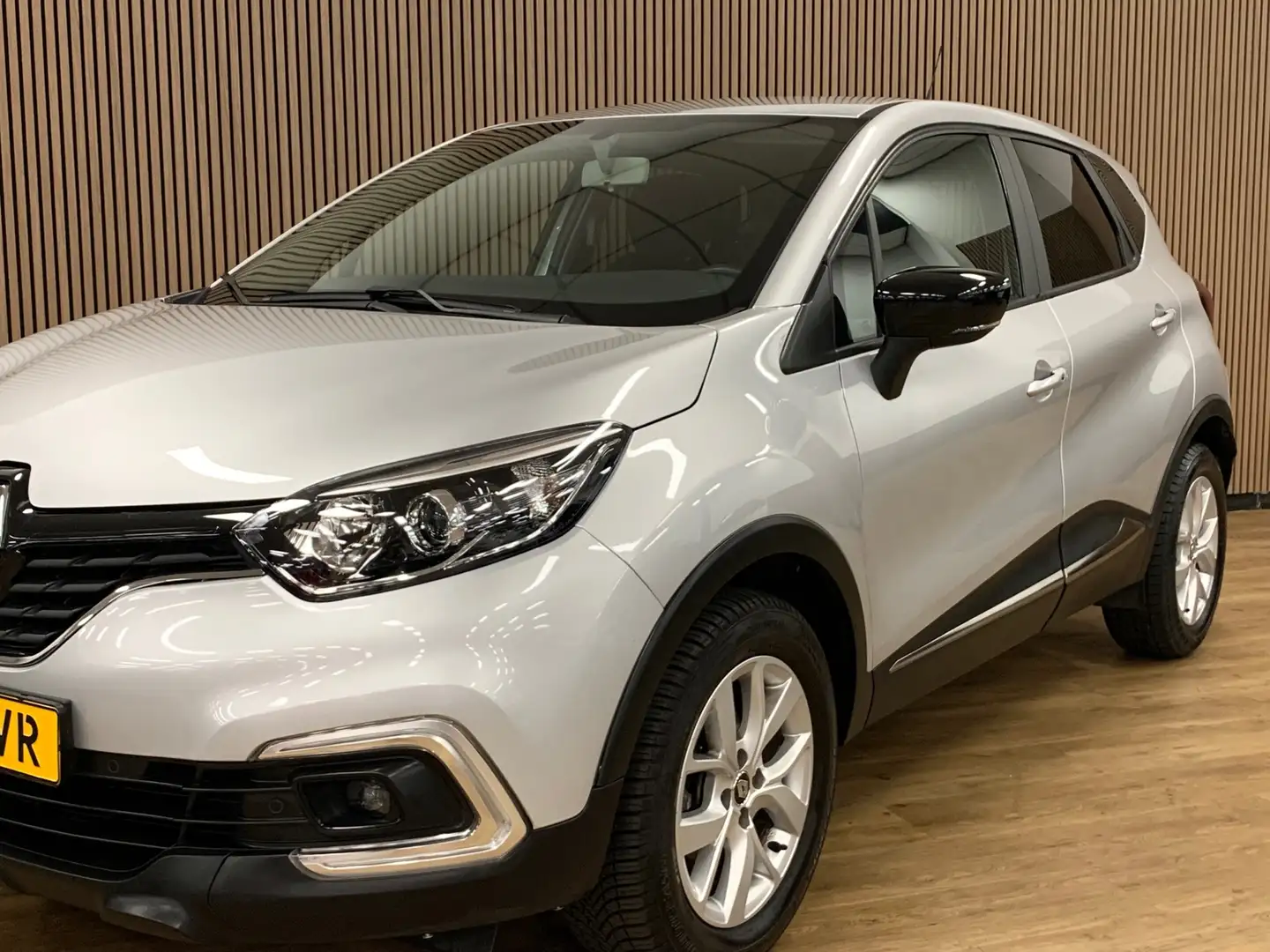 Renault Captur 0.9 TCe Limited|Navigatie|Airco| Grijs - 2