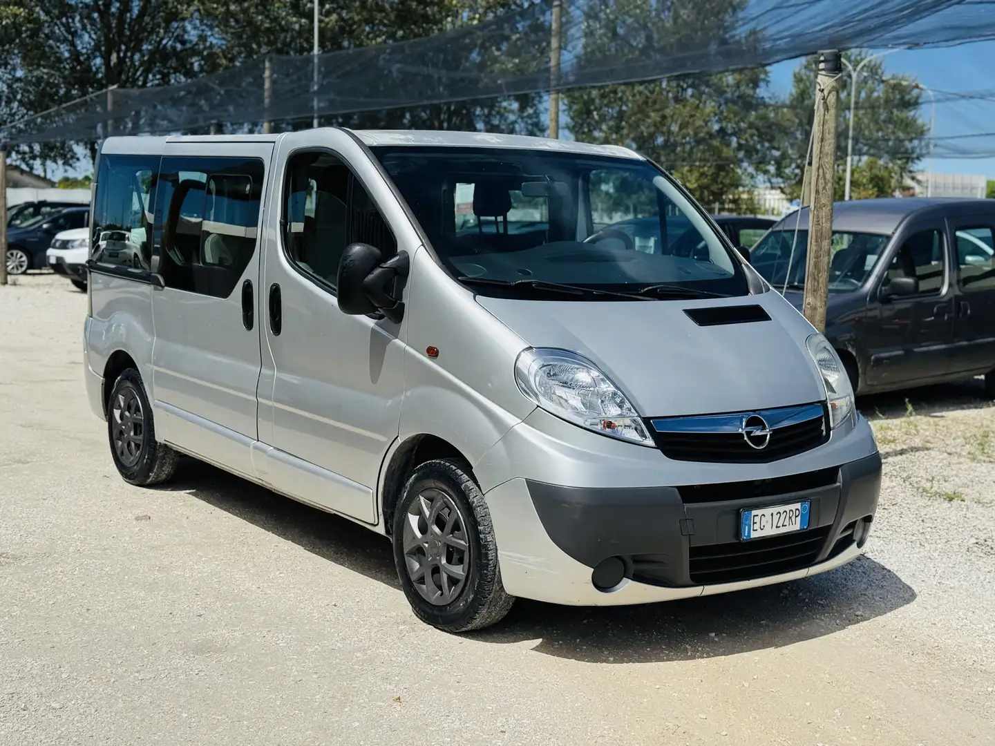 Opel Vivaro 2.0 diesel 2011 9 posti con clima - 1