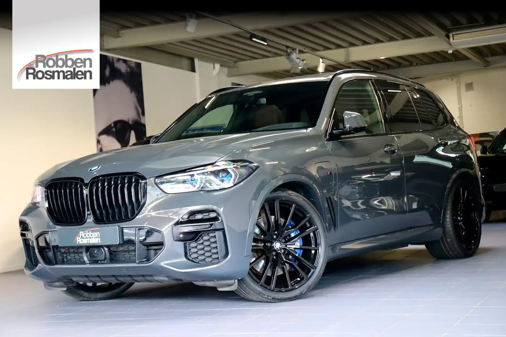 BMW X5 xDrive45e High Ex. M Sport|DRAVIT|PANO|HuD|TrkHk Grijs - 1