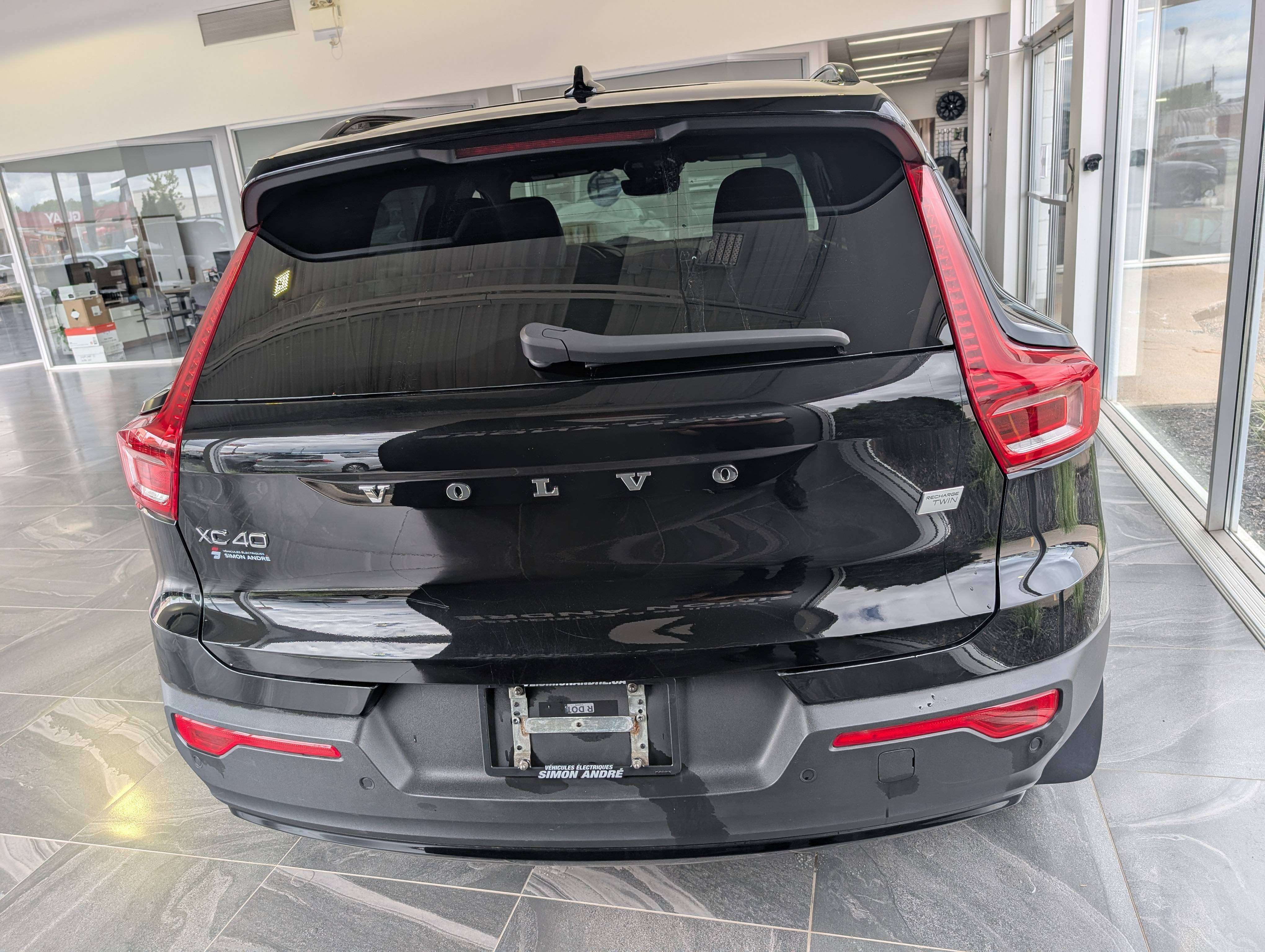 2022 Volvo XC40 XC40 Recharge Pure Electric alt 4