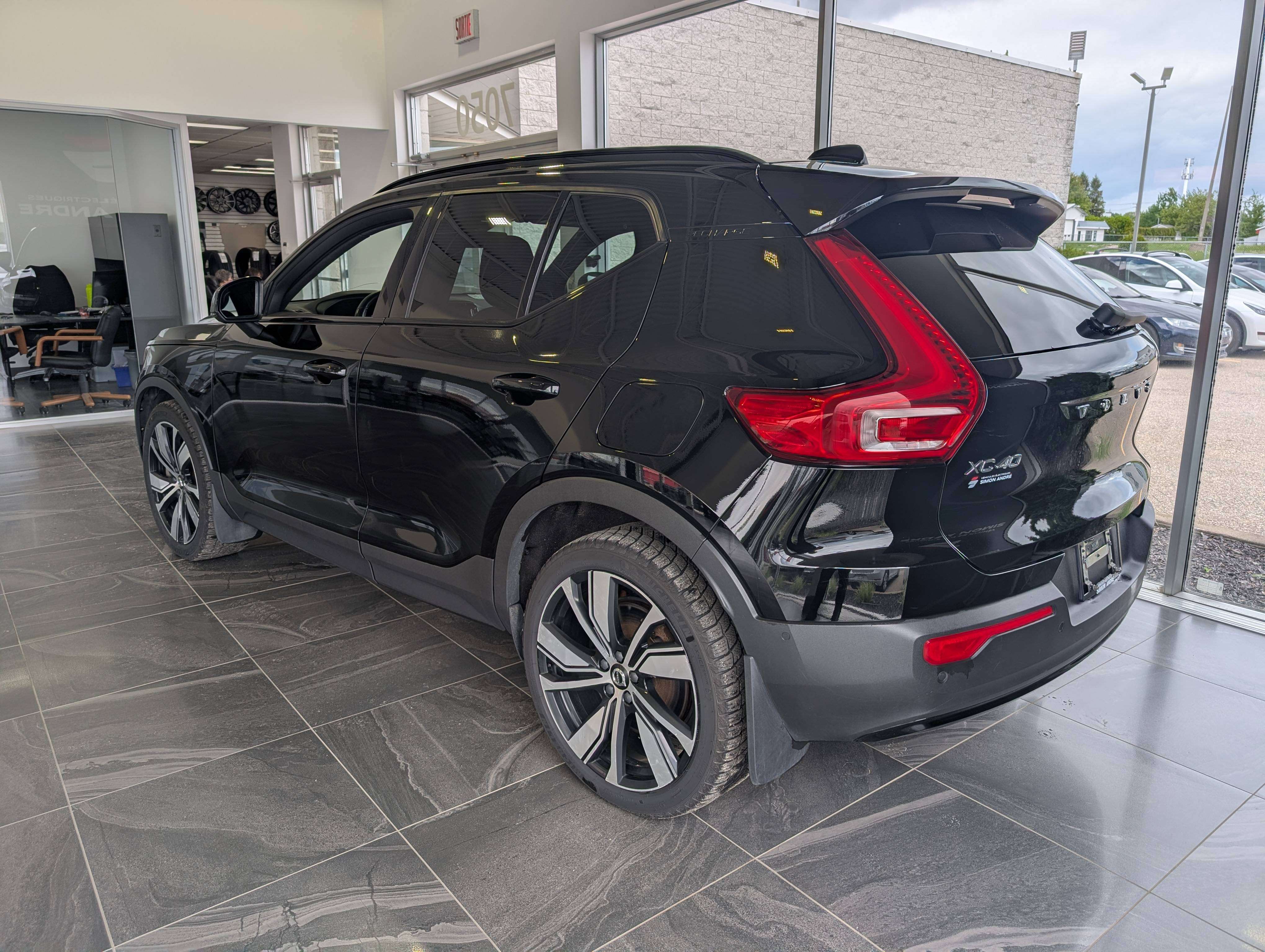 2022 Volvo XC40 XC40 Recharge Pure Electric alt 3