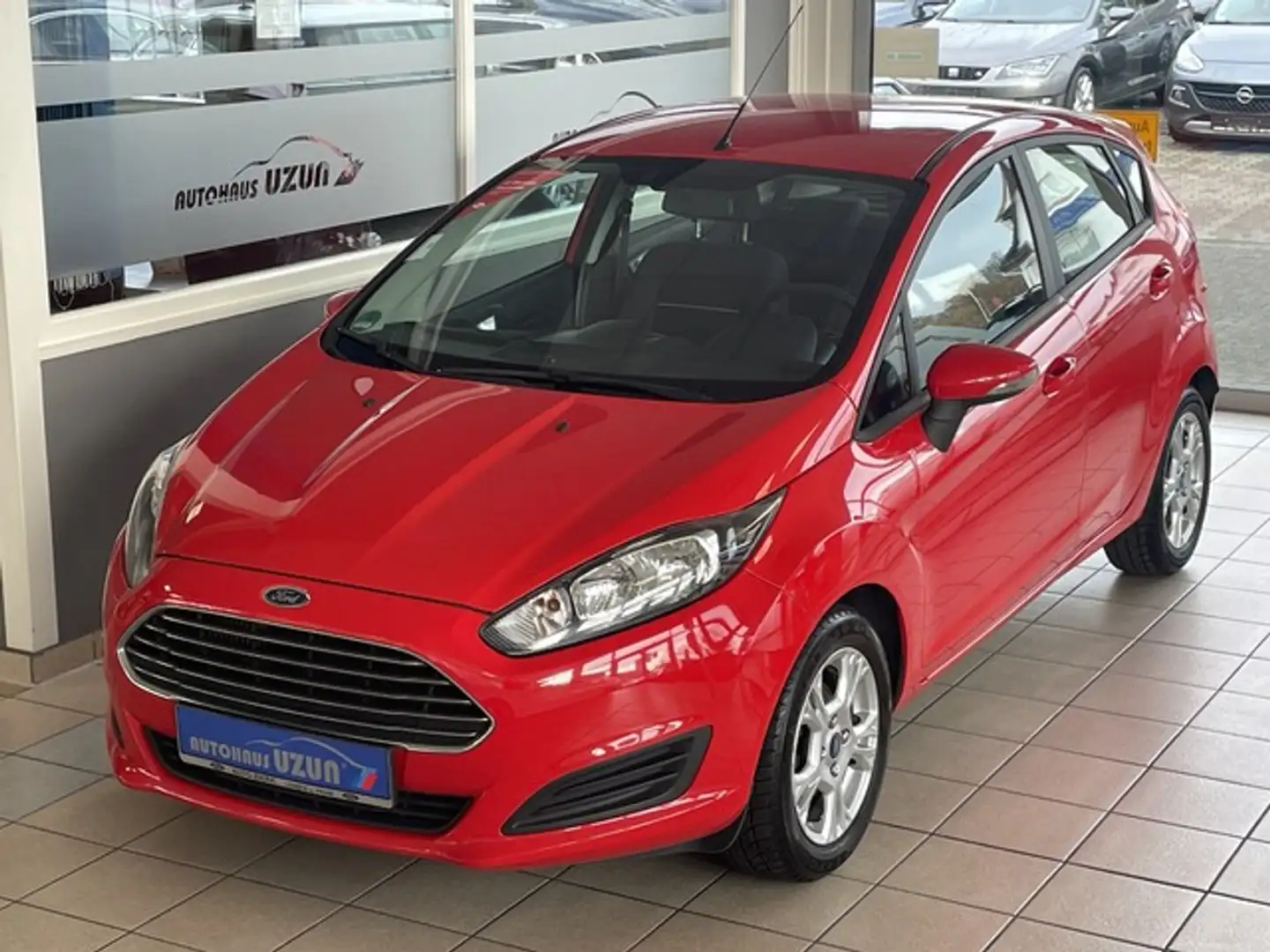 Ford Fiesta 5 türig Klima Sitzheizung Allwetterreifen Rot - 1