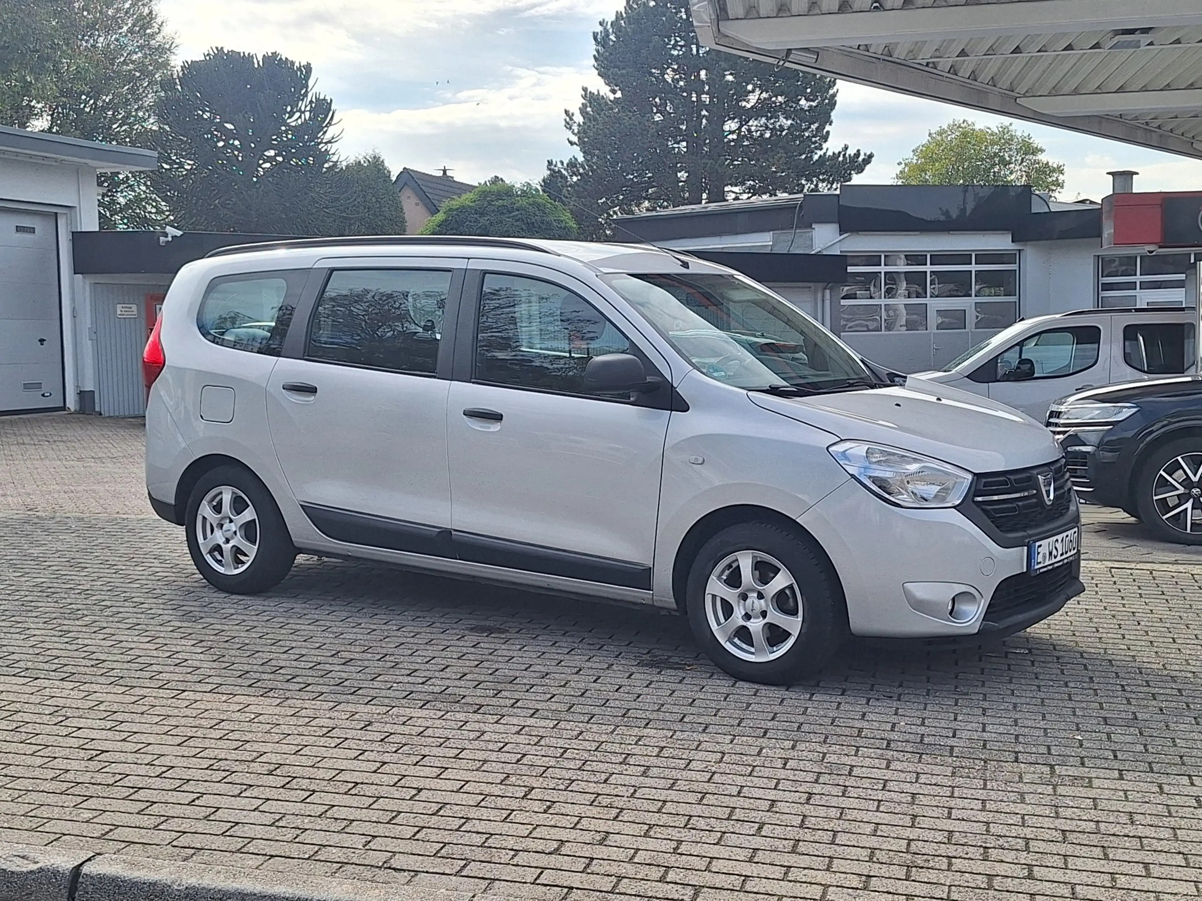 Dacia Lodgy Lodgy SCe 100 Essentiel 7 Sitze Klima Scheckheft!! — photo 4