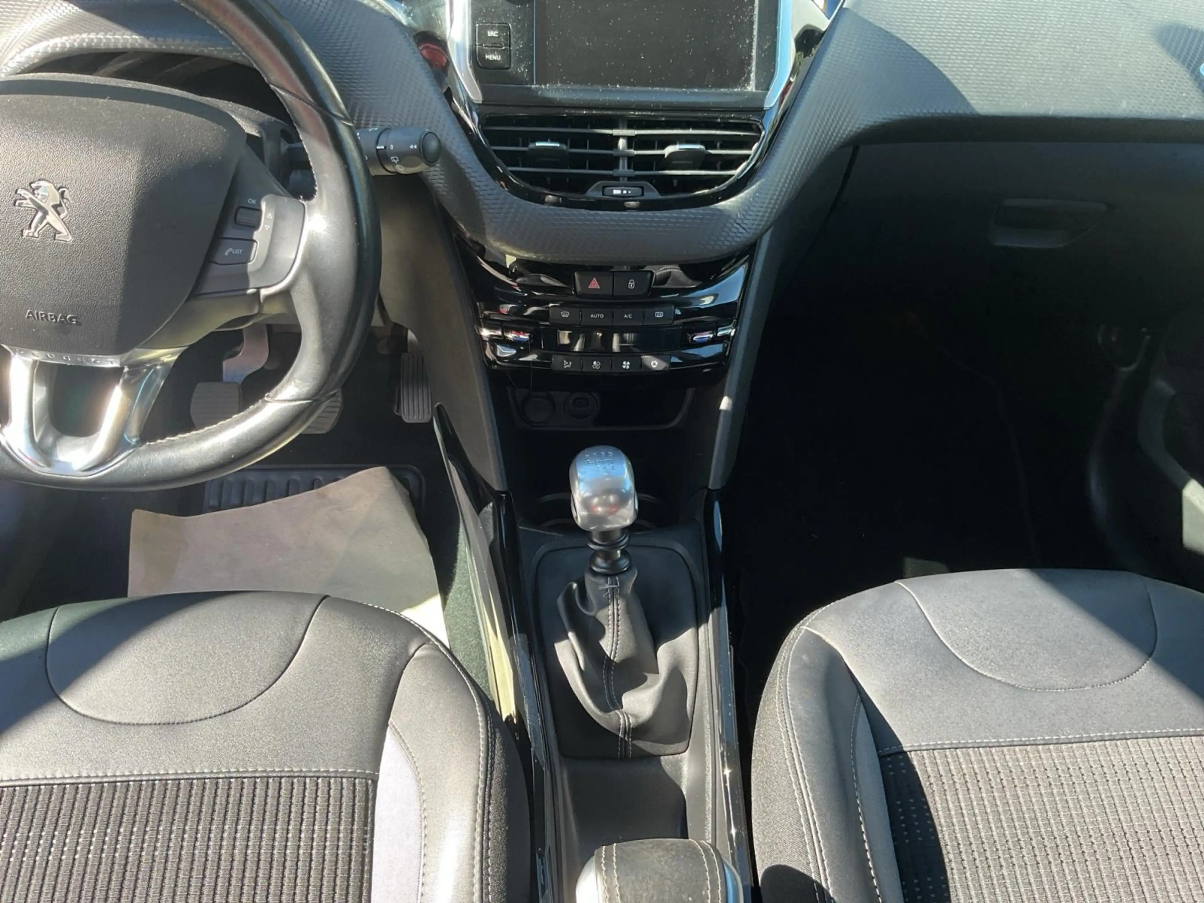 Peugeot 2008 Allure Purtech 130 — photo 12