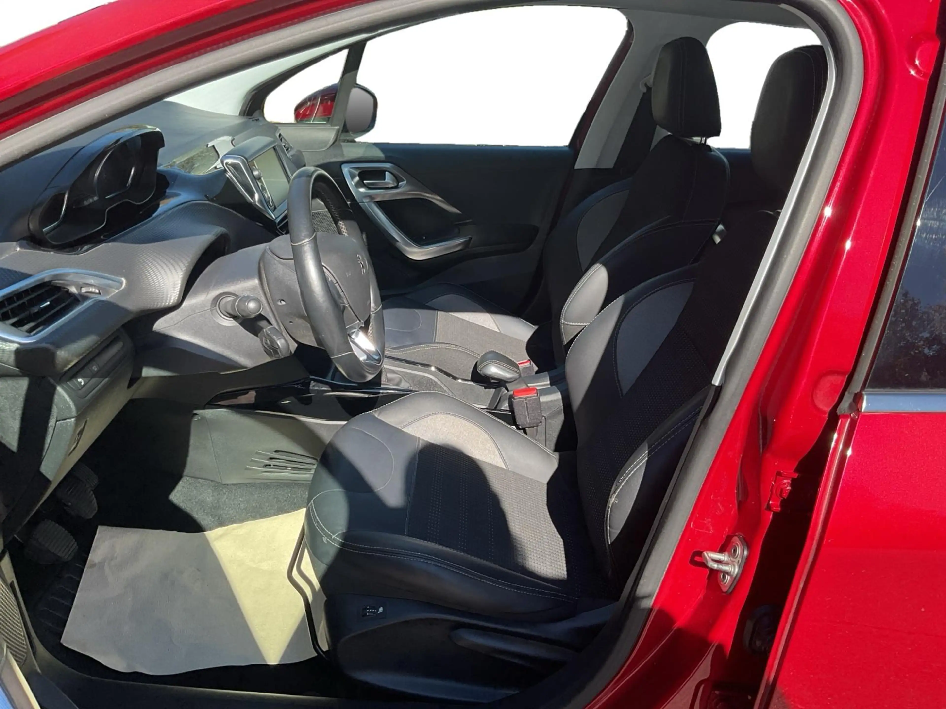 Peugeot 2008 Allure Purtech 130 — photo 10