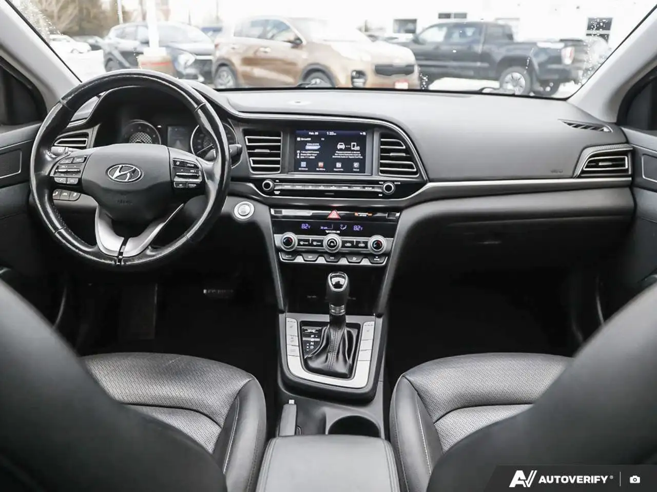 Hyundai ELANTRA снимка Hyundai ELANTRA