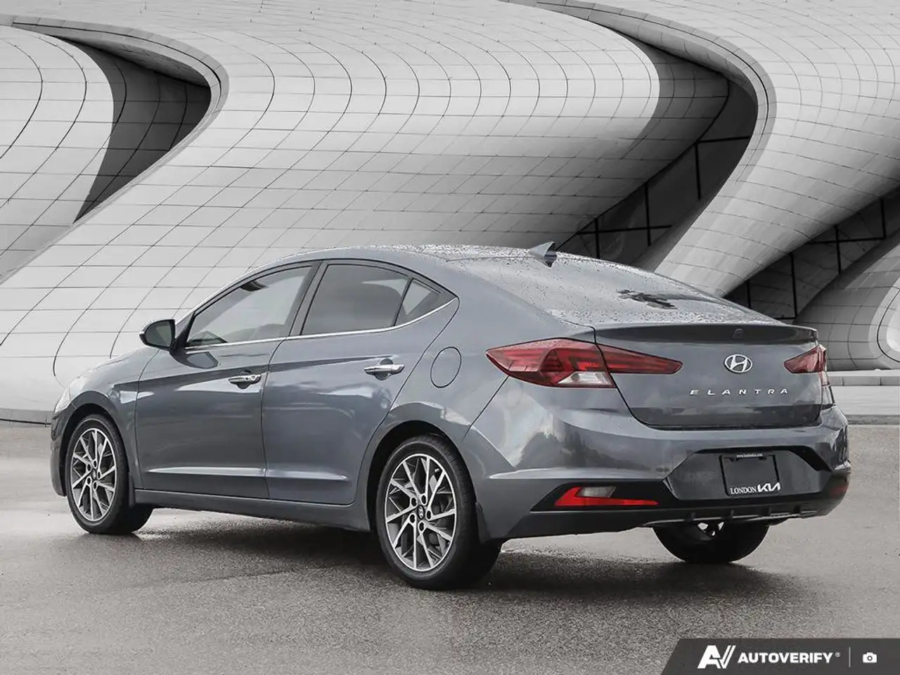 Hyundai ELANTRA снимка Hyundai ELANTRA