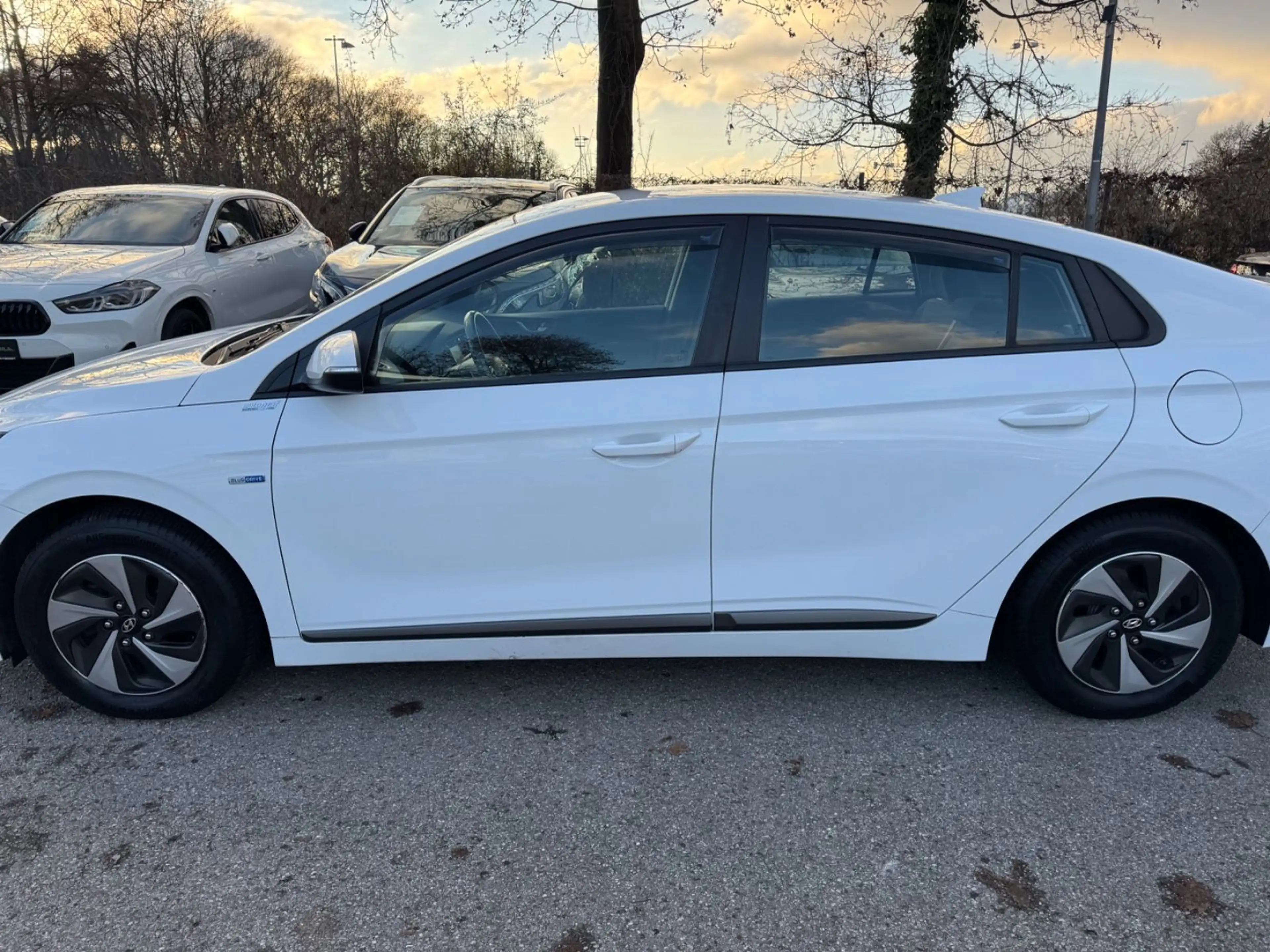 Hyundai IONIQ Ioniq Benzin Hybrid Aut Kamera — photo 7
