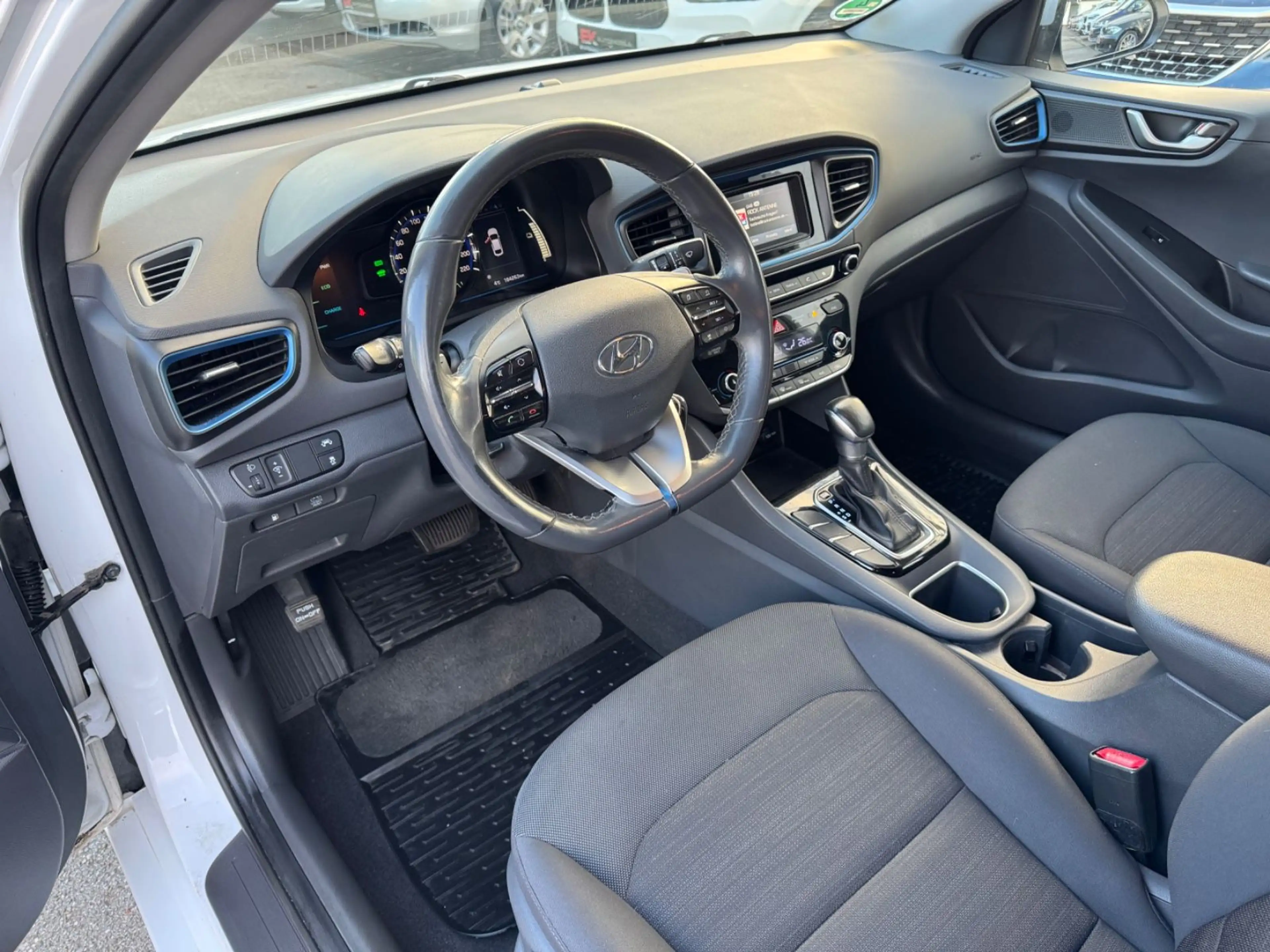Hyundai IONIQ Ioniq Benzin Hybrid Aut Kamera — photo 13