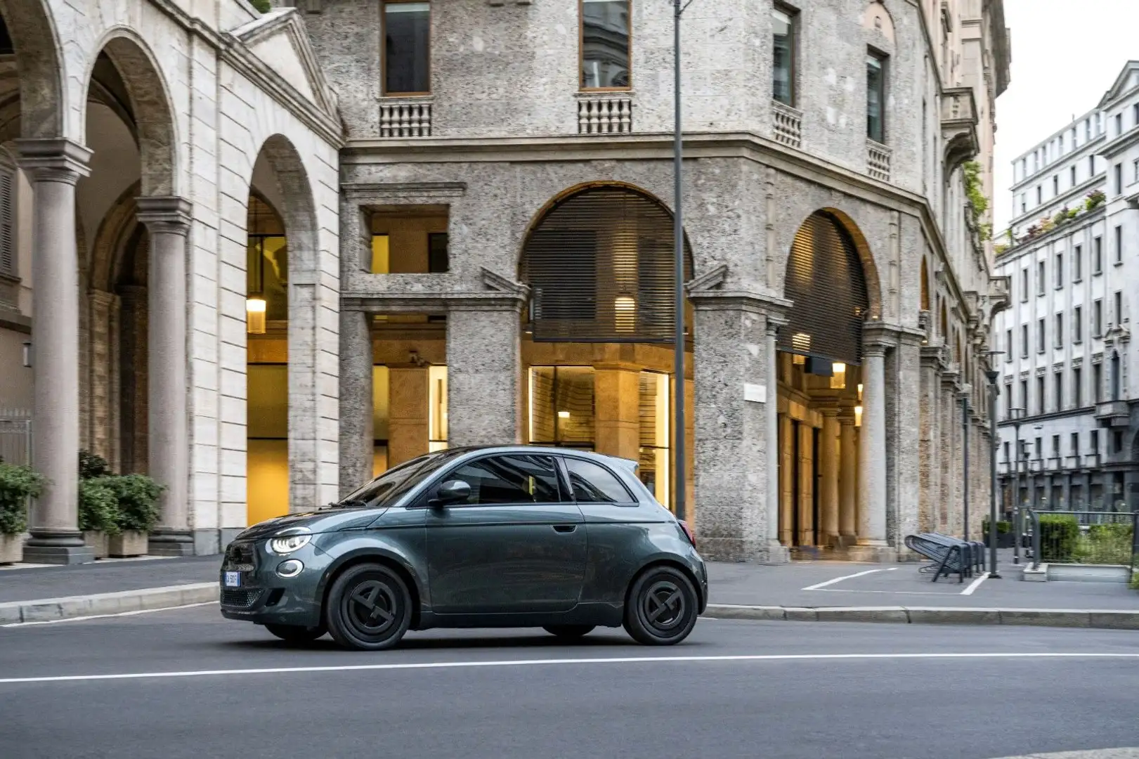 Fiat 500e Giorgio Armani Collecor`s + 4 JahreGarantie Verde - 2
