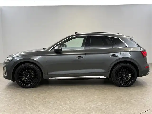 Audi Q5 view 11