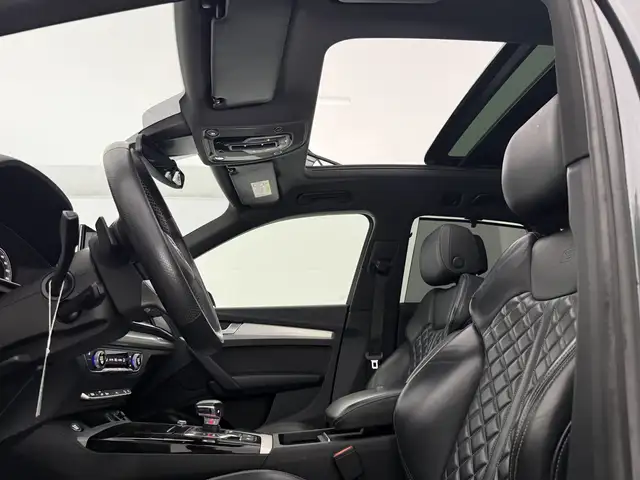 Audi Q5 view 4