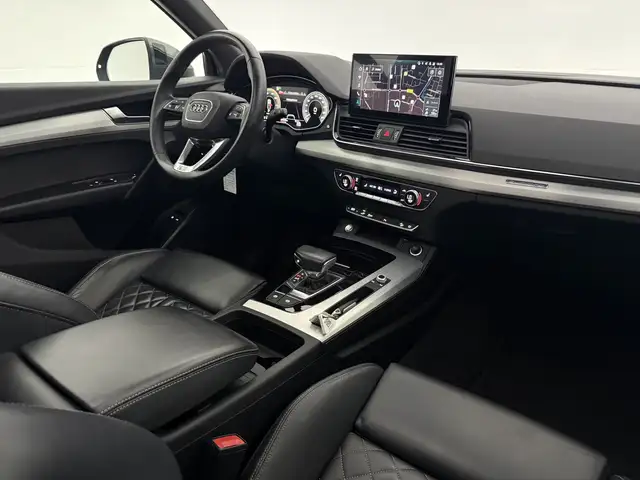 Audi Q5 view 13
