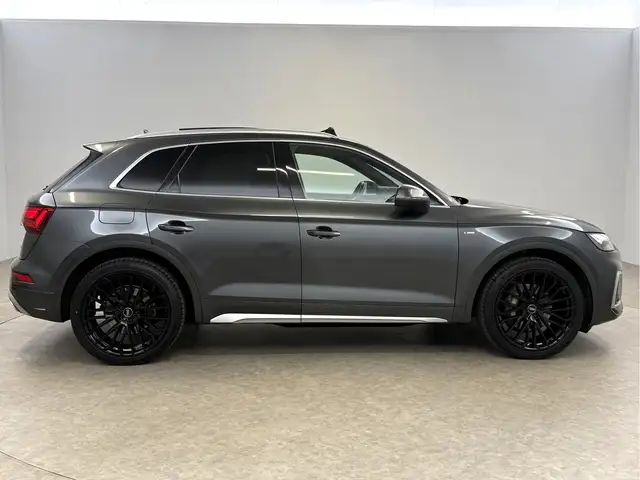 Audi Q5 view 10