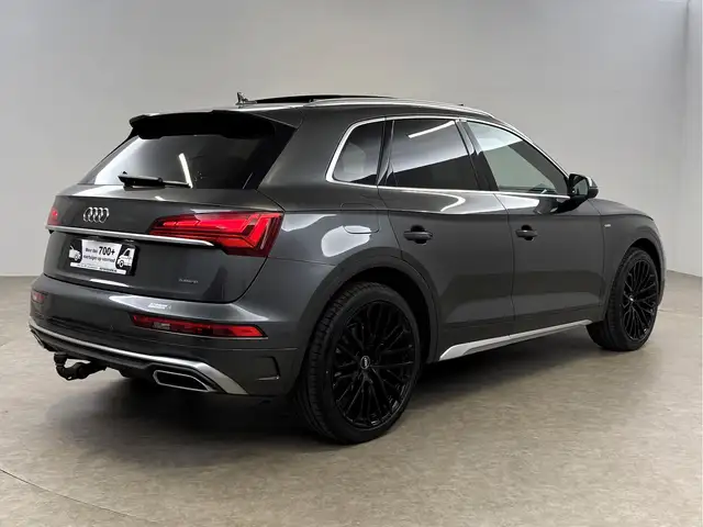 Audi Q5 view 12