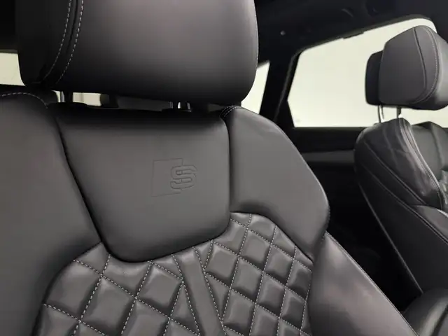 Audi Q5 view 14