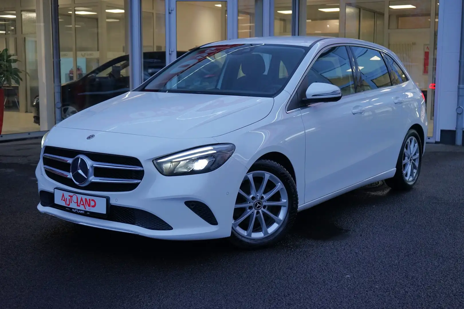 Mercedes-Benz B 150 B180 Urban LED Navi Sitzheizung Leder Kamera PDC Blanco - 1