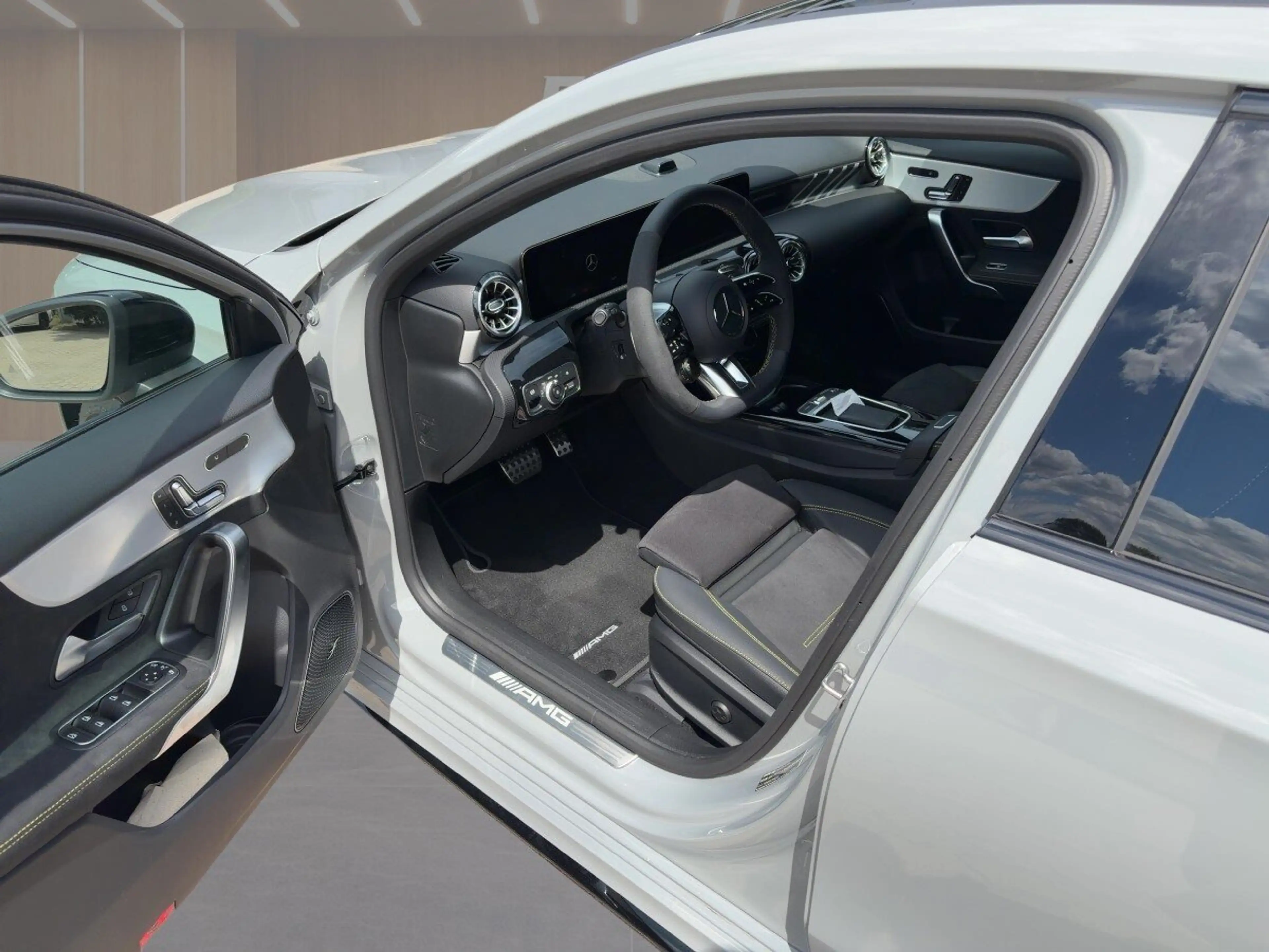 Mercedes-Benz A 45 AMG A 45S Distr/PanoD/KeyG/360/Burm/Memory/Multibeam — photo 6