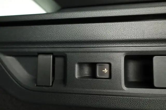 Volkswagen Passat Variant 2.0 TDI 142 kW 4Motion R-Line DSG 4M Black, AHK... Ansicht 13