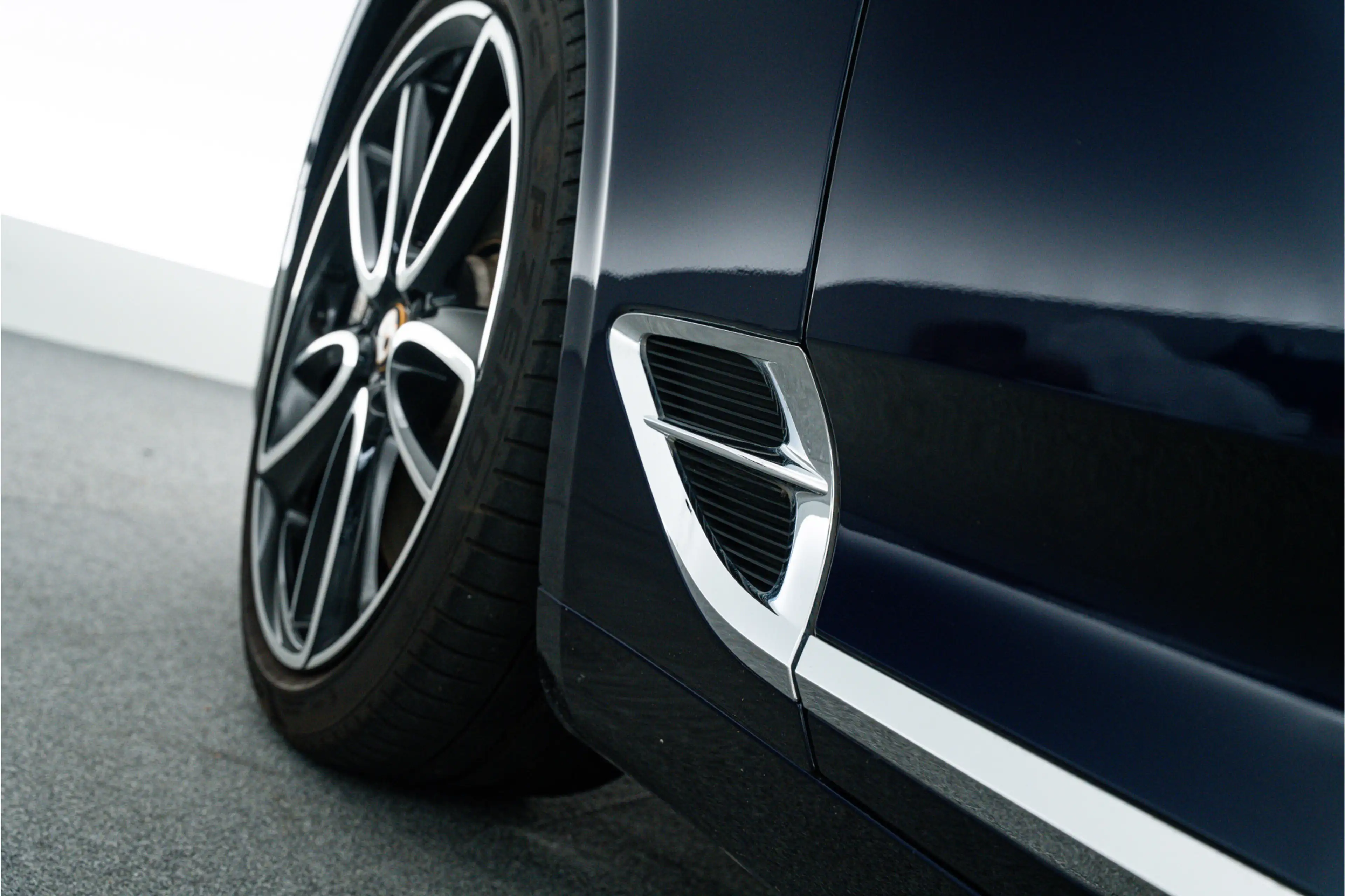 Bentley Continental GT V8 MY2020 — photo 9