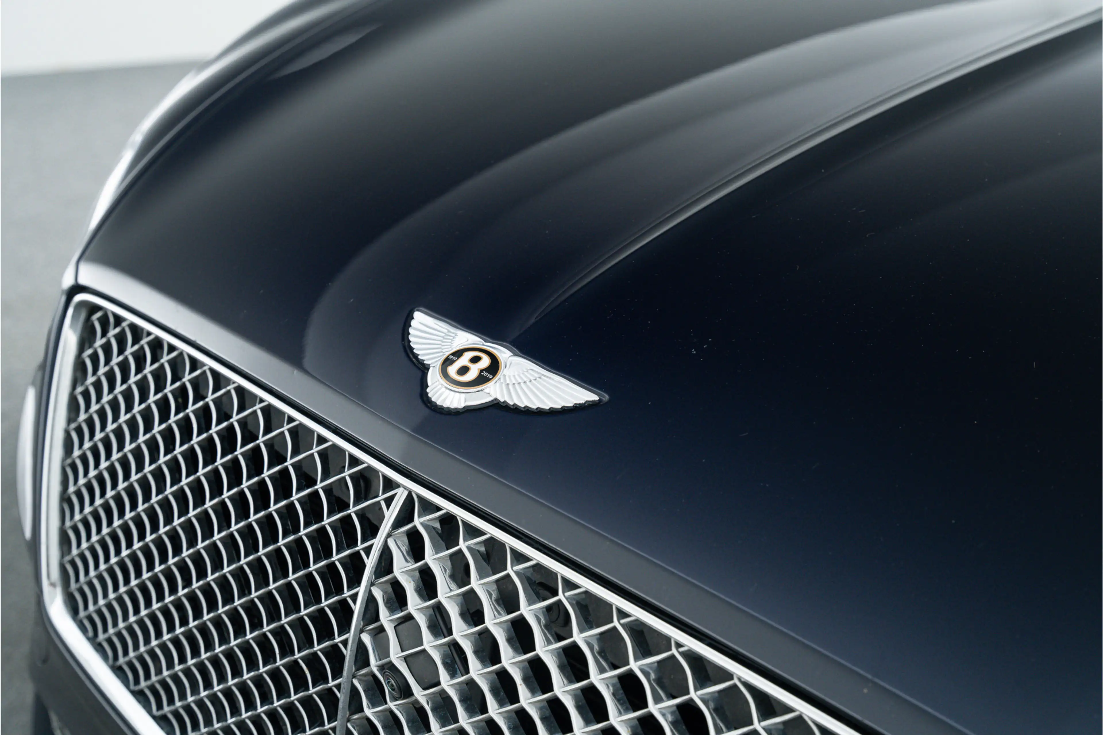 Bentley Continental GT V8 MY2020 — photo 11