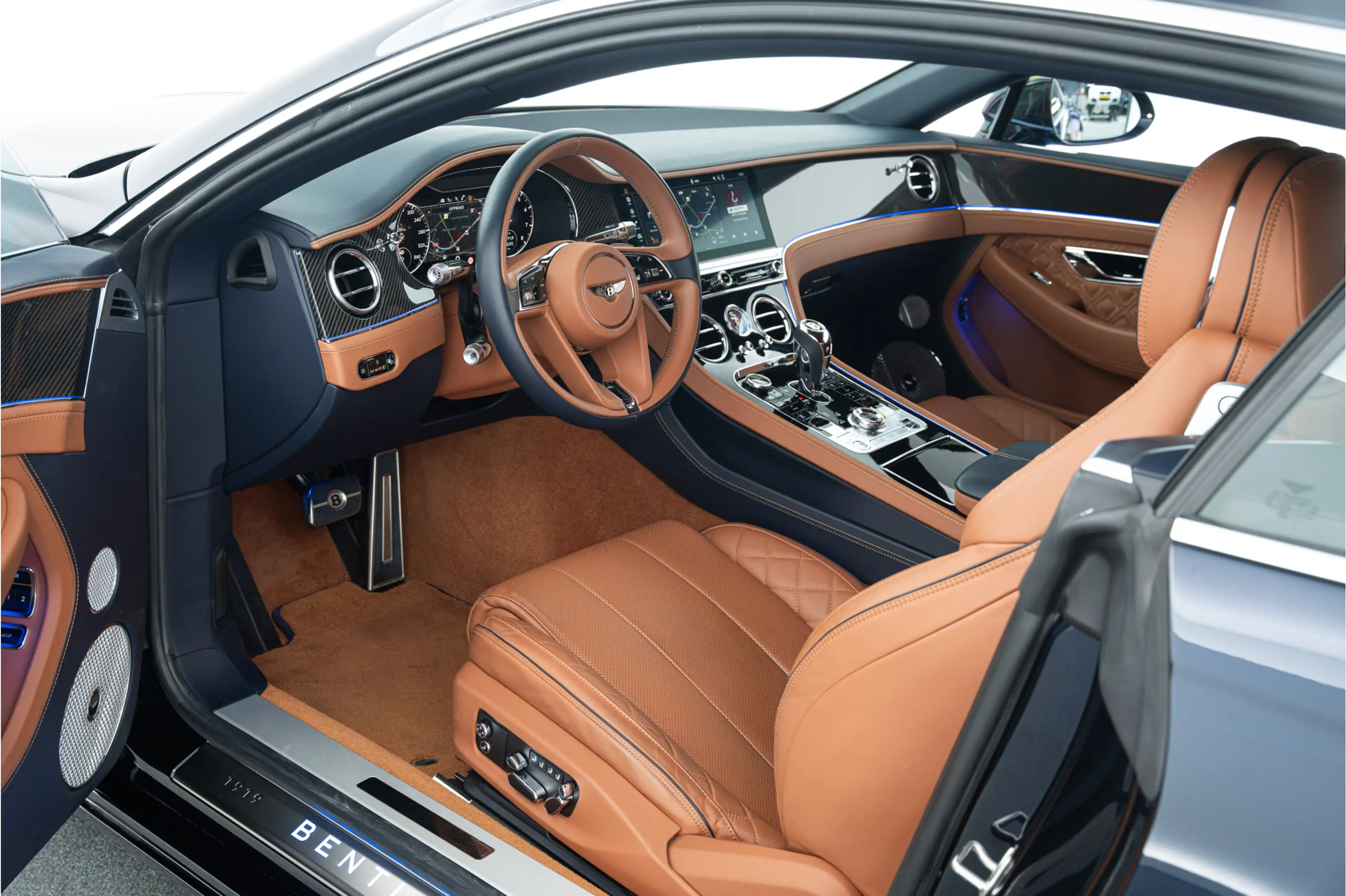 Bentley Continental GT V8 MY2020 — photo 6