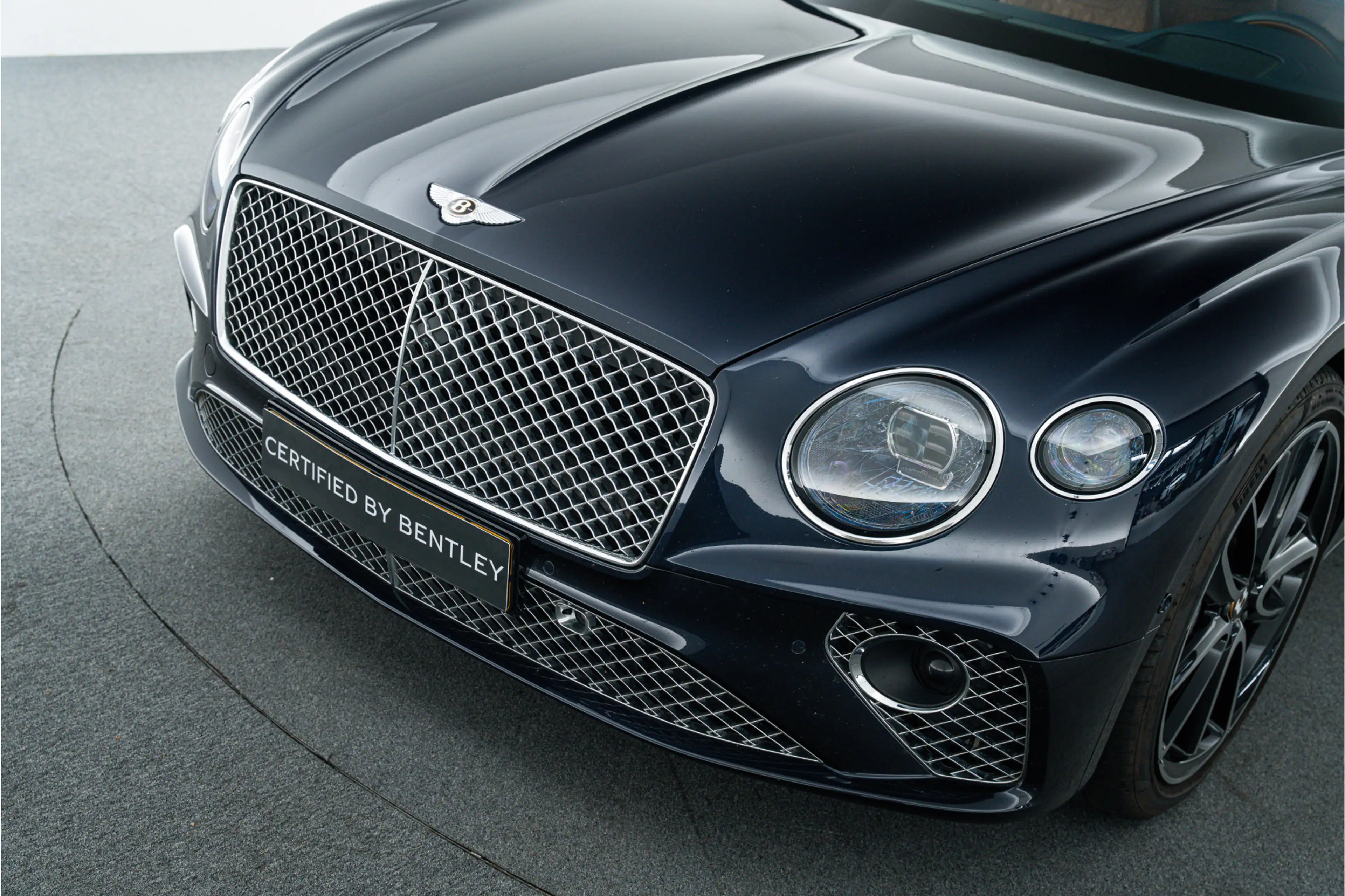 Bentley Continental GT V8 MY2020 — photo 10