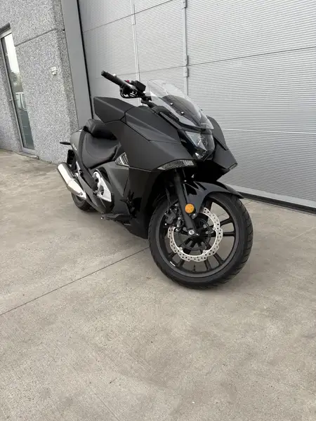 Honda NM4 Vultus - foto 4