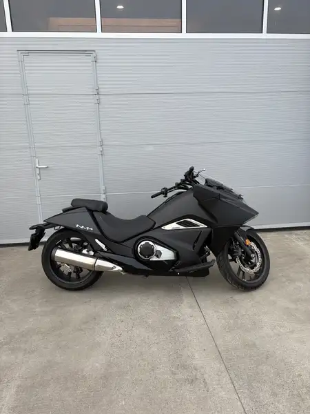Honda NM4 Vultus - foto 3
