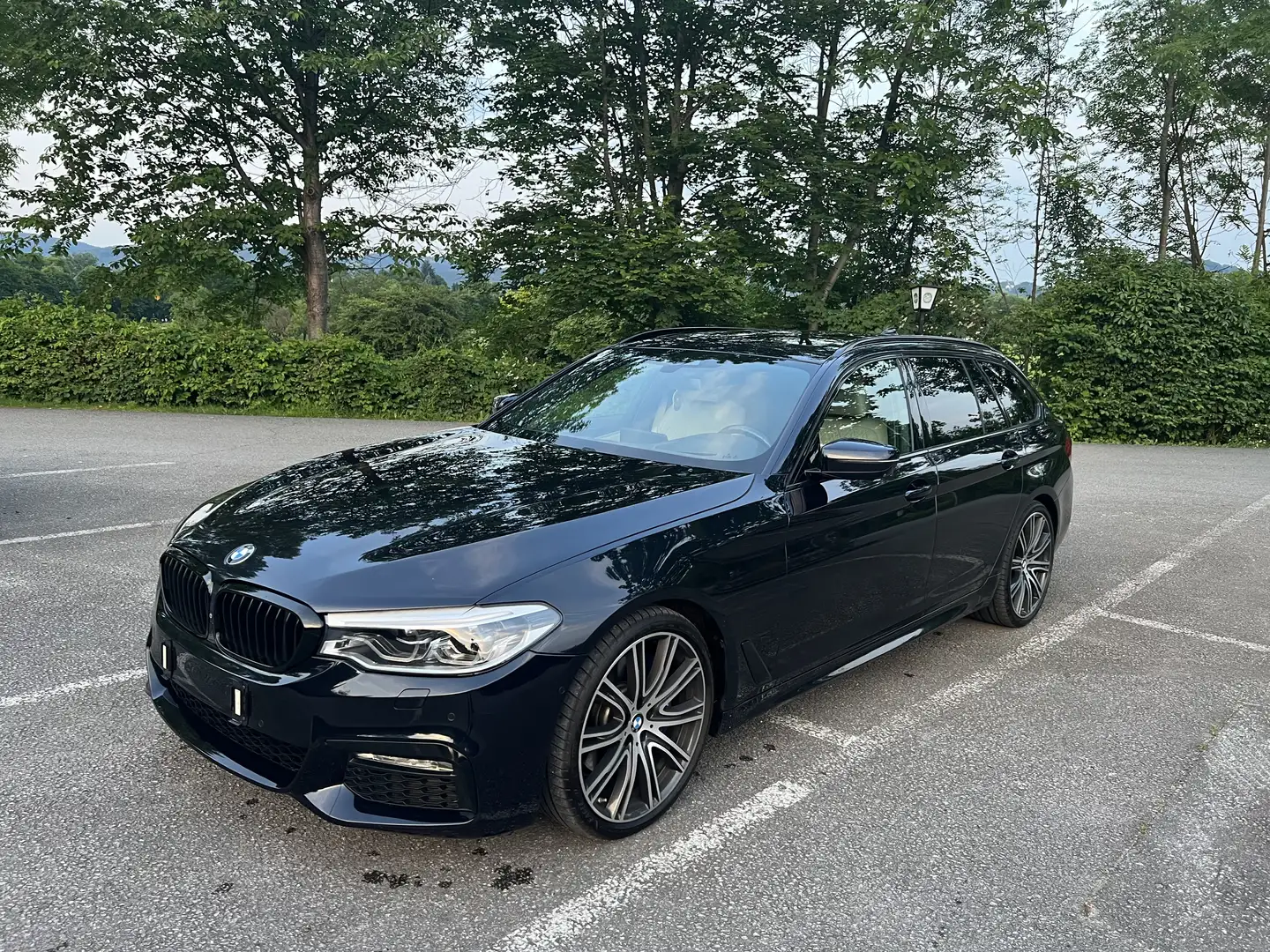 BMW 530 530d xDrive Touring M Paket Individual Schwarz - 1