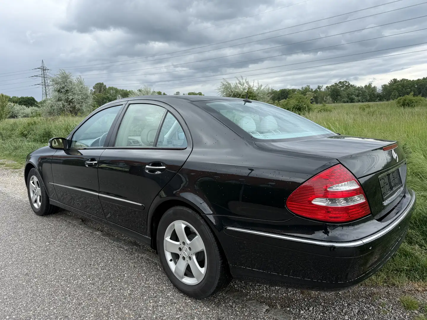 Mercedes-Benz E 320 Avantgarde 4MATIC Aut. Navi Sd Neuer Lack Leder Schwarz - 2