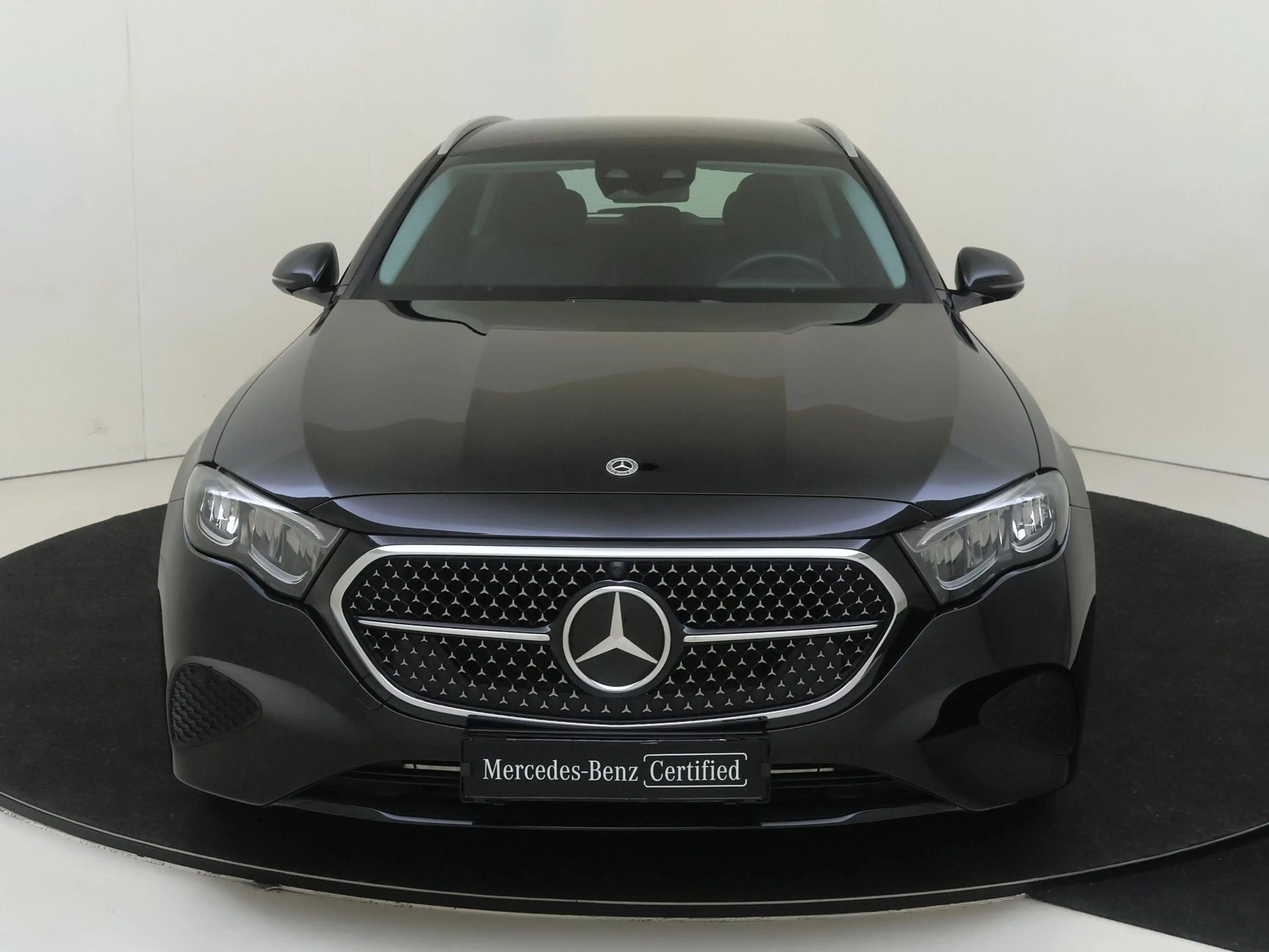 Mercedes-Benz E 300 e Luxury Line — photo 6