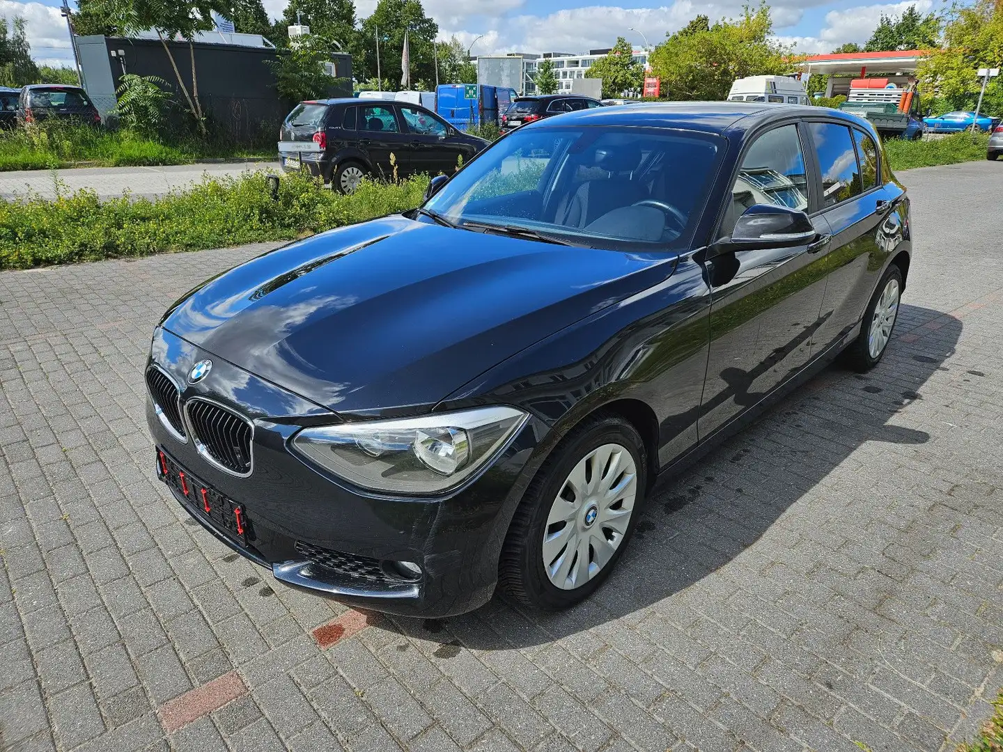 BMW 118 d Limousine 5-trg. Automatik Schwarz - 1