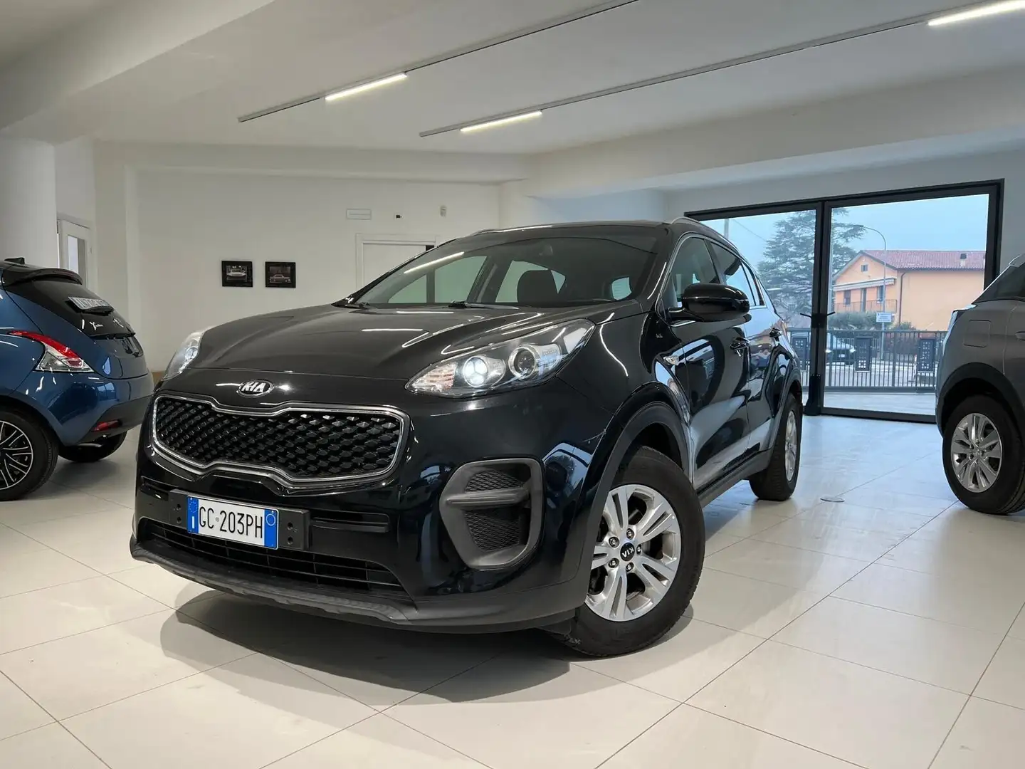 Kia Sportage Sportage 1.7 CRDI 2WD Cool Zwart - 2