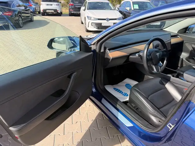 Tesla Model 3 view 7