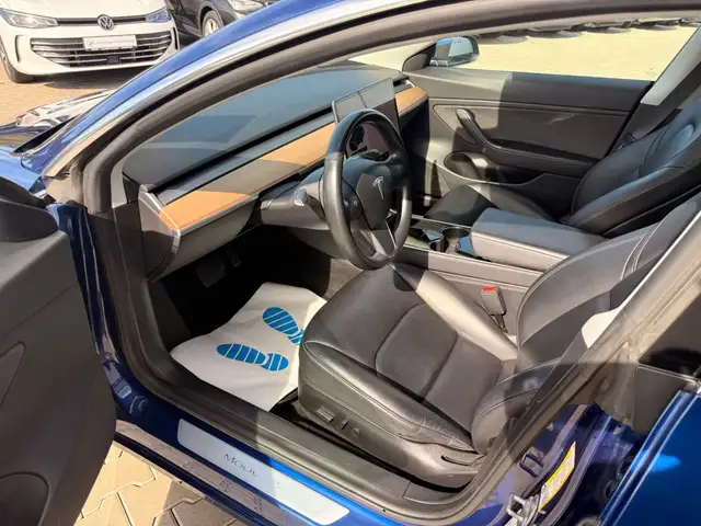 Tesla Model 3 view 8