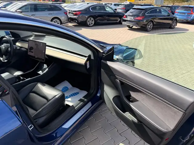 Tesla Model 3 view 15