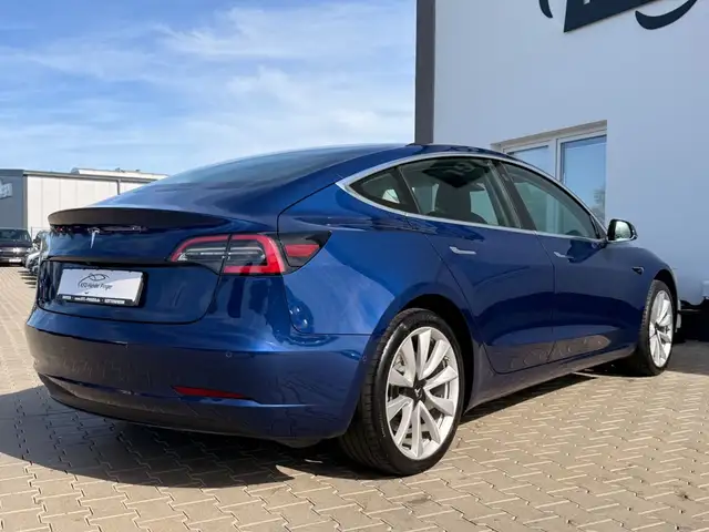 Tesla Model 3 view 5