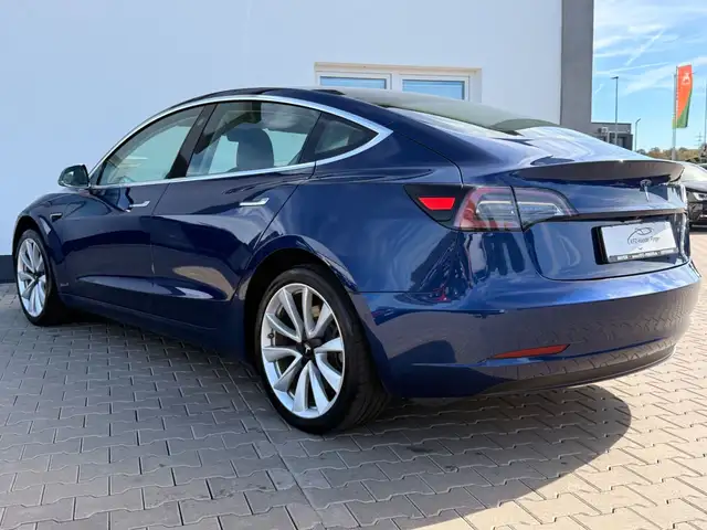 Tesla Model 3 view 4