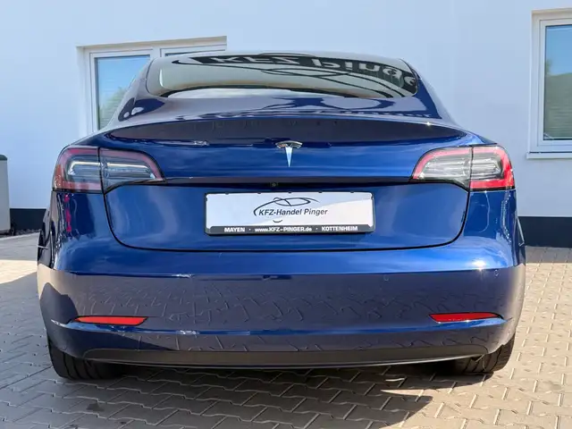 Tesla Model 3 view 6