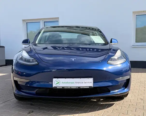 Tesla Model 3 view 3