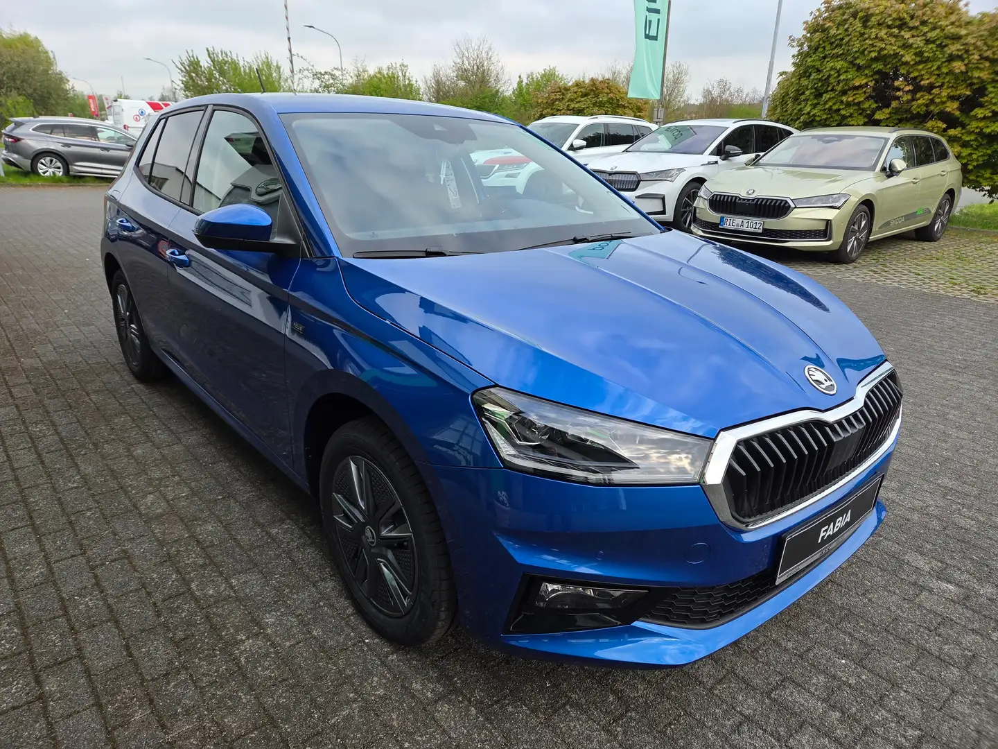 Skoda Fabia Tour 1.0 TSI 70 kW 5-Gang/SHZ/PDC/RFK/Klima Blau - 1